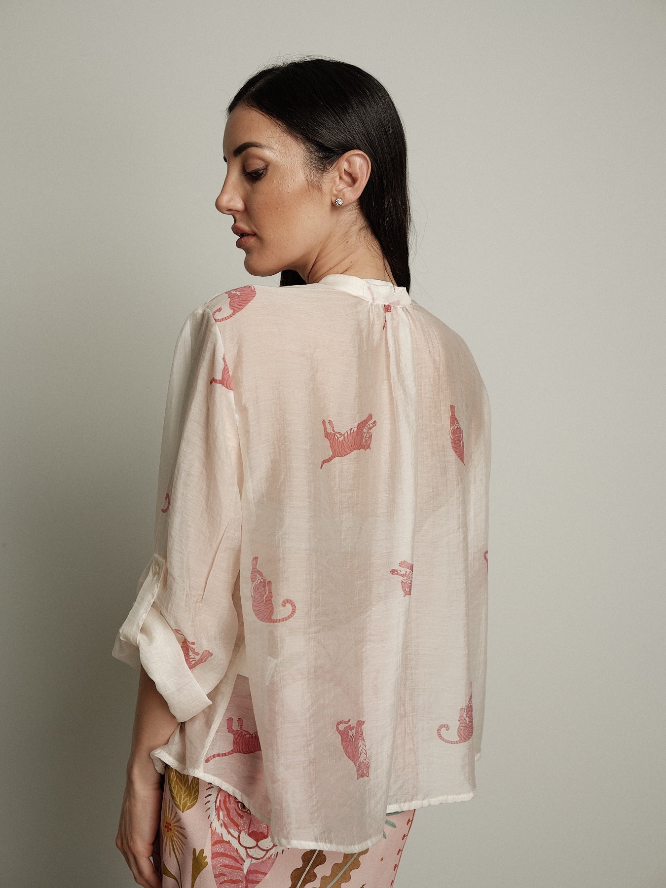 Camicia bianca con tigre rosa PREORDINE 29/06