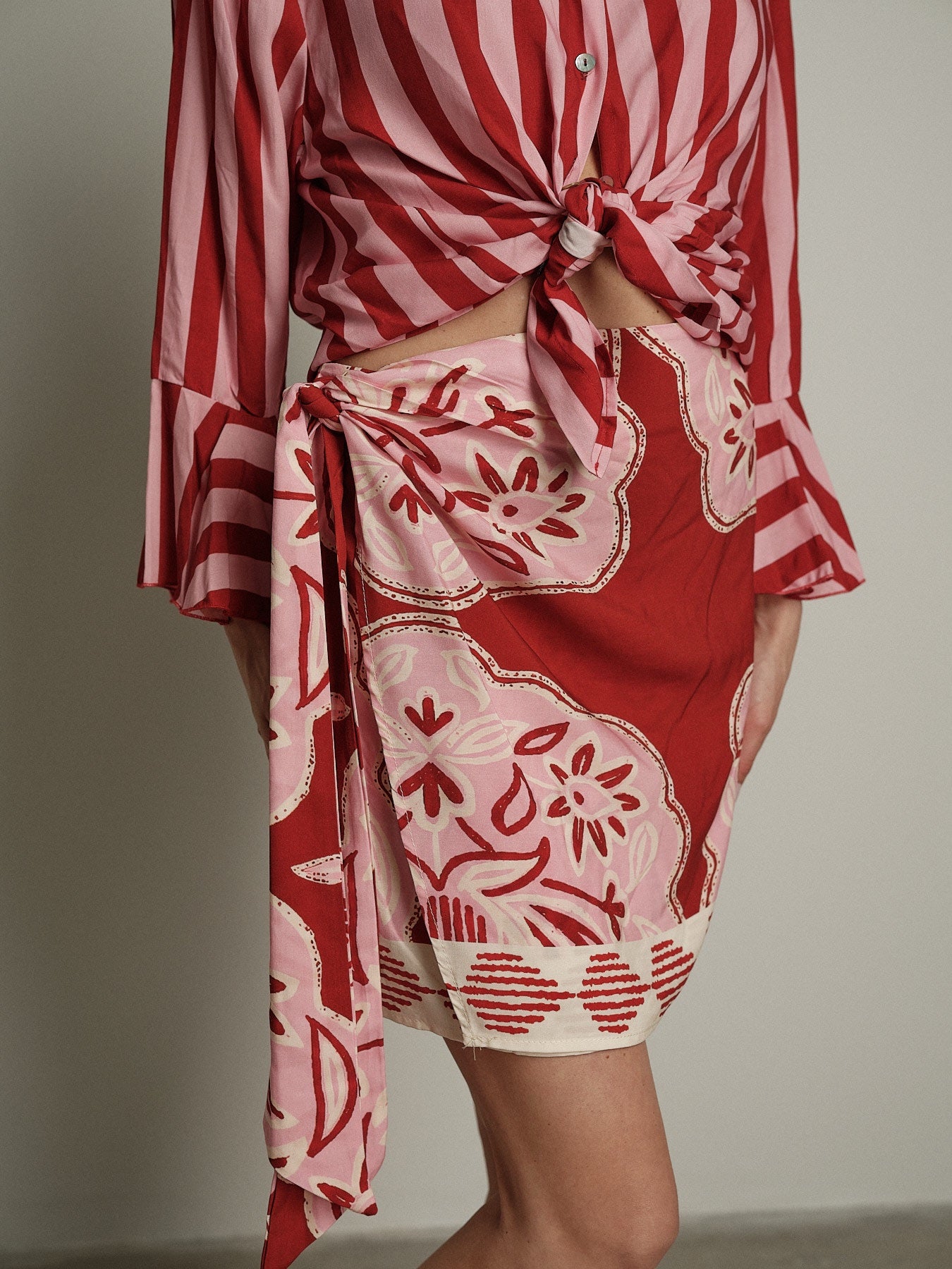 Completo camicia riga + gonna rosso/rosa