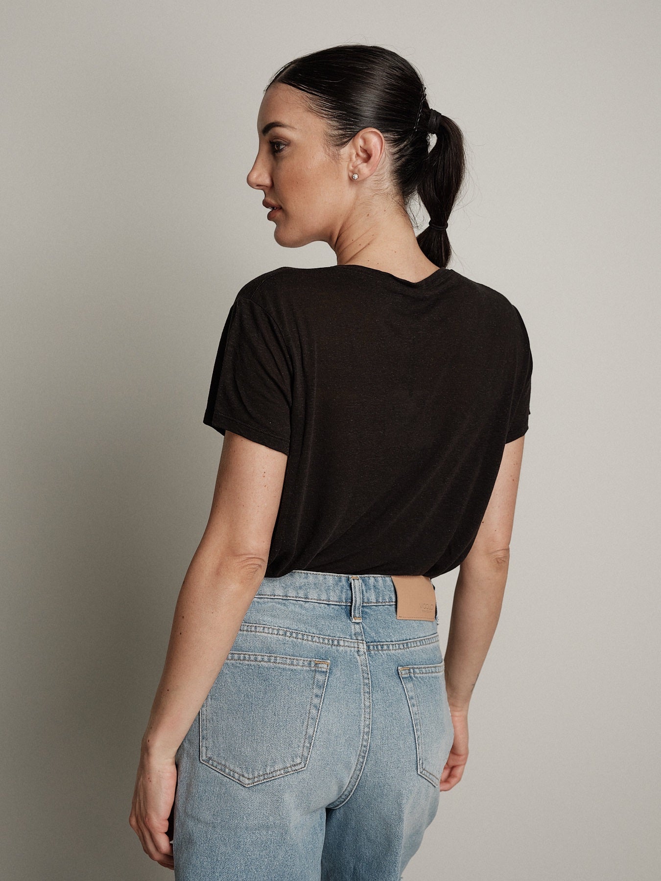 T-shirt scollo V lino (colori all'interno) MORO NERO IN PREORDINE 29/06