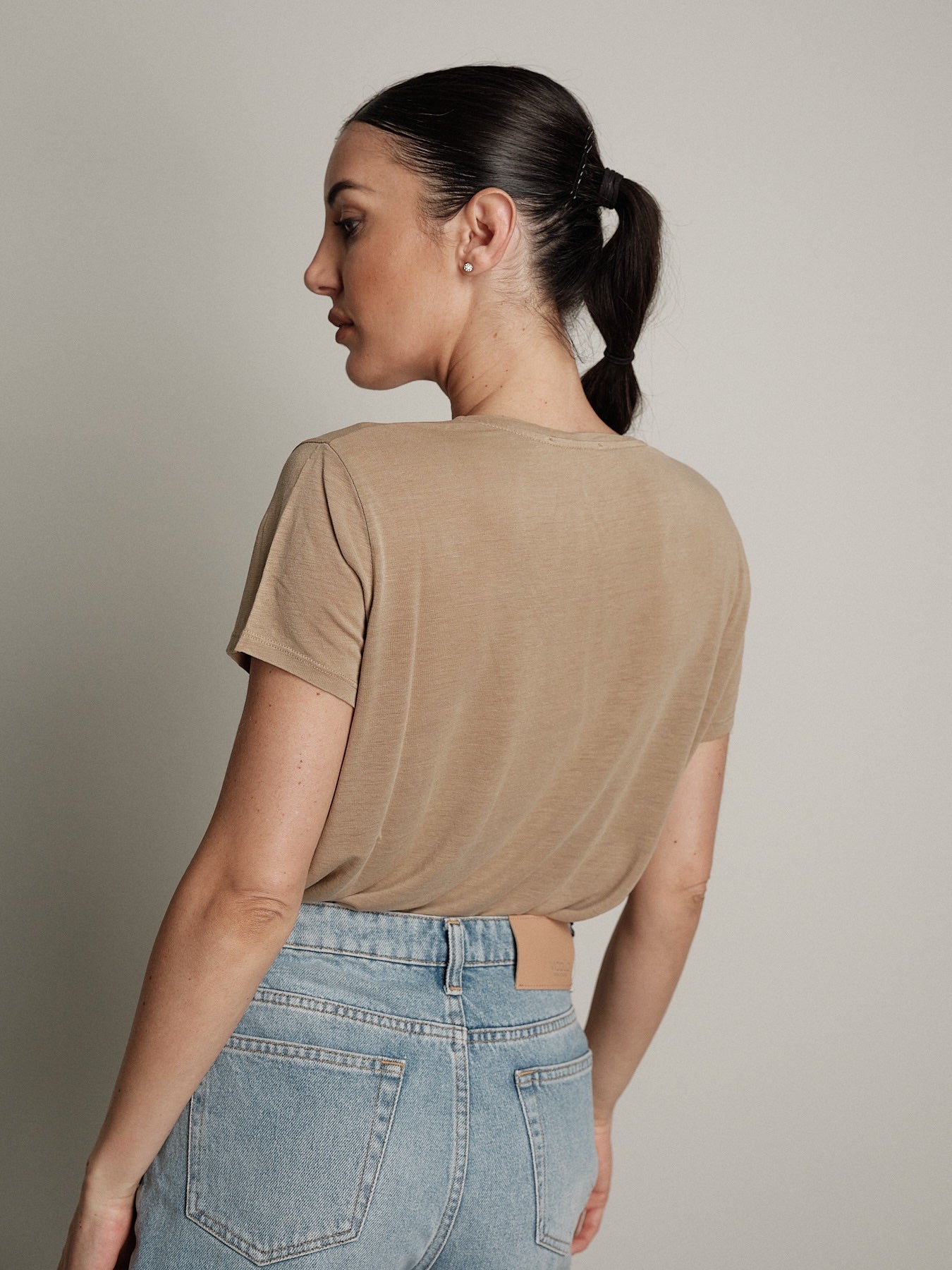 T-shirt scollo V lino (colori all'interno) MORO NERO IN PREORDINE 29/06