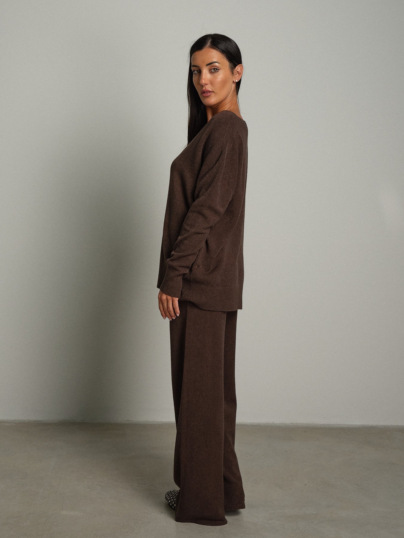 Completo in maglia scollo V over - moro