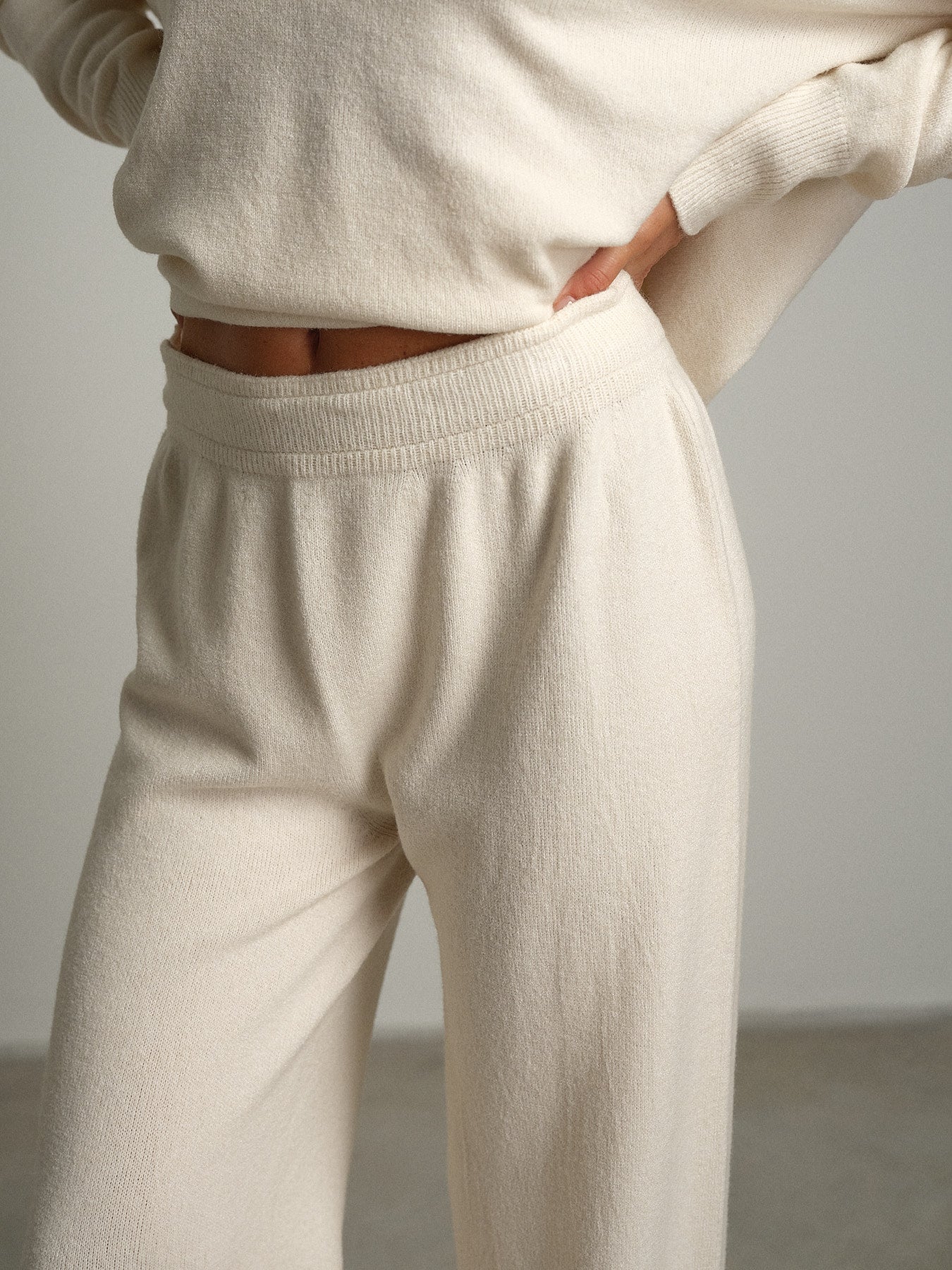Completo in maglia scollo V over - Panna