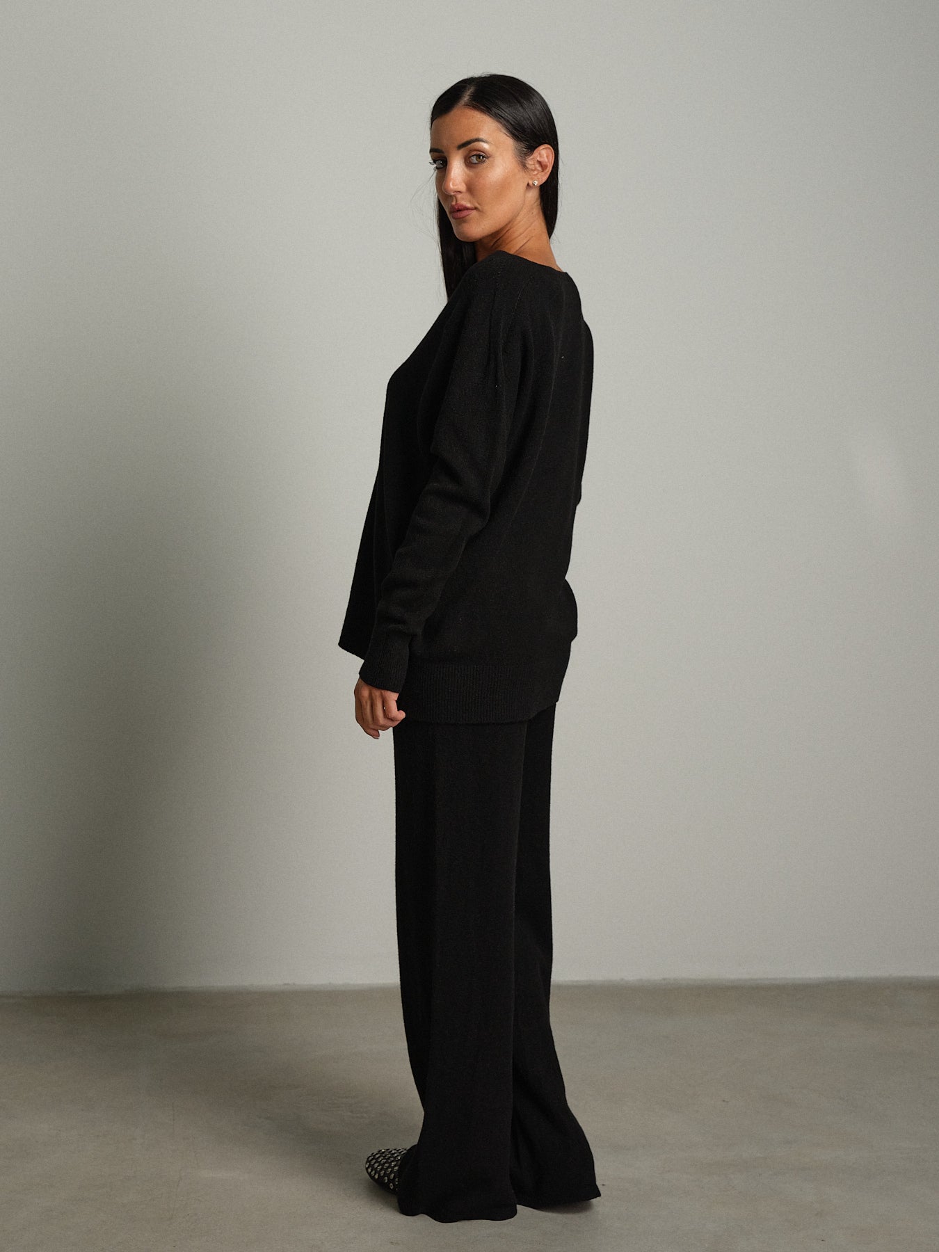 Completo in maglia scollo V over - Nero