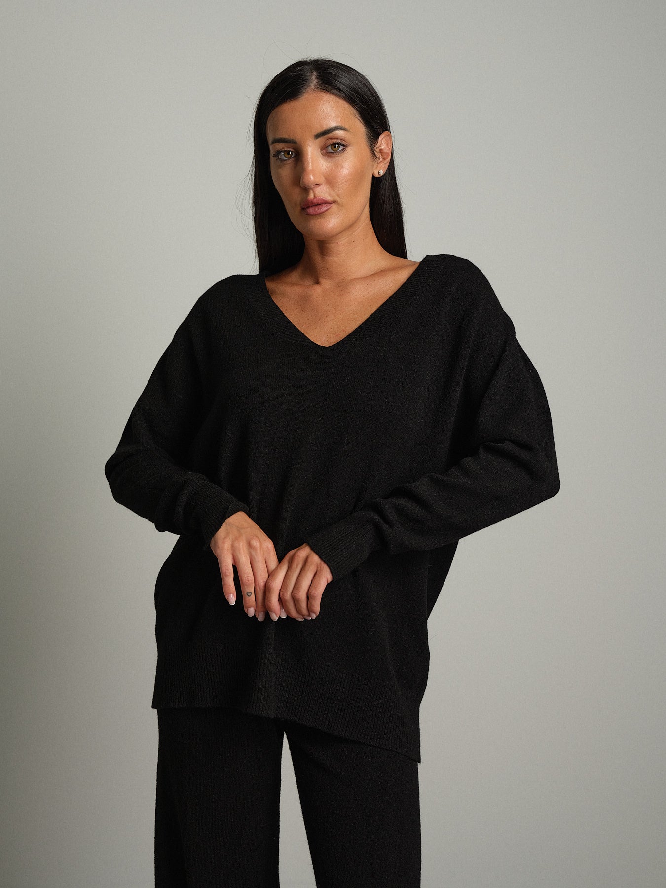 Completo in maglia scollo V over - Nero