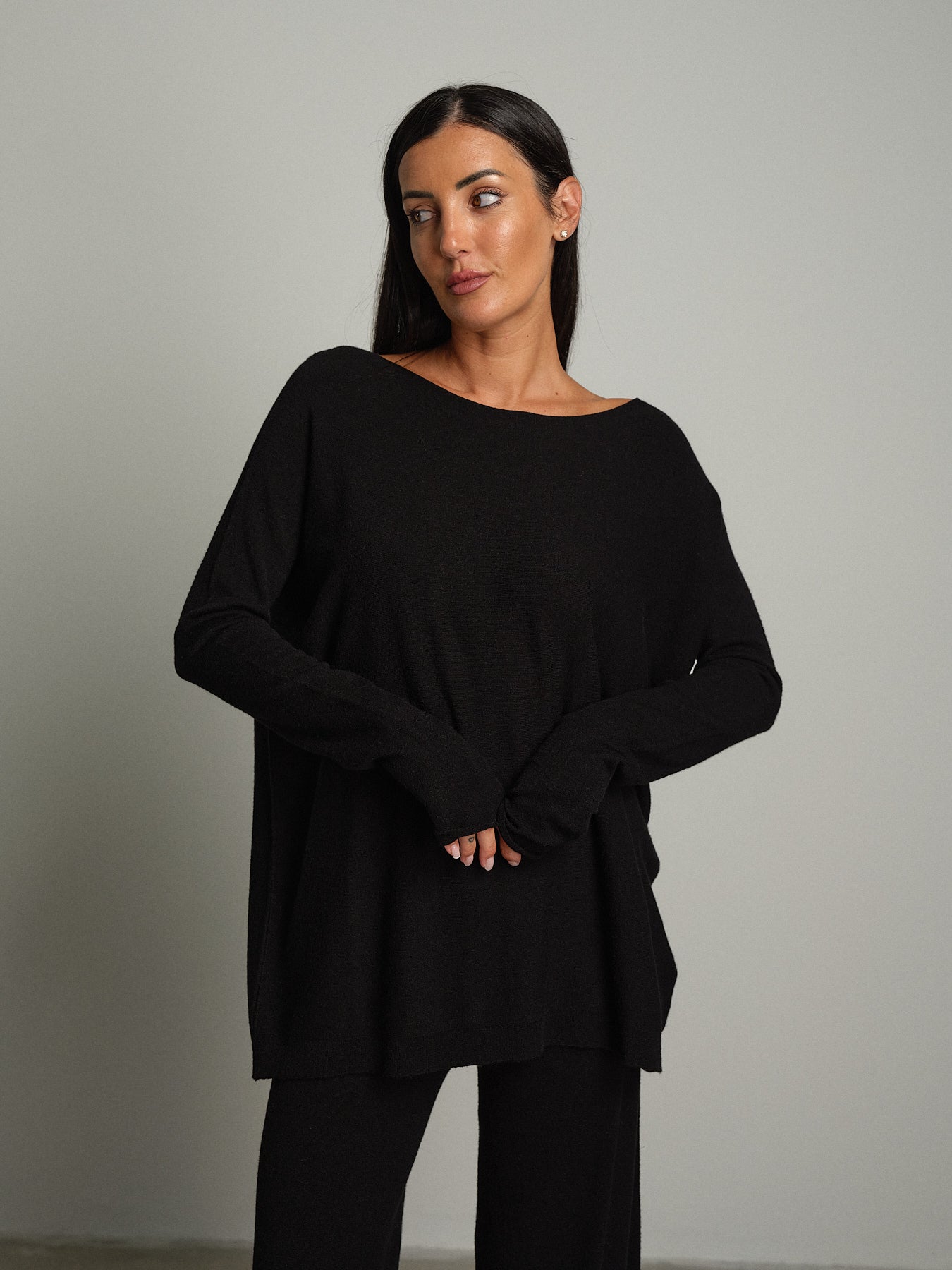 Completo in maglia scollo barca - Nero