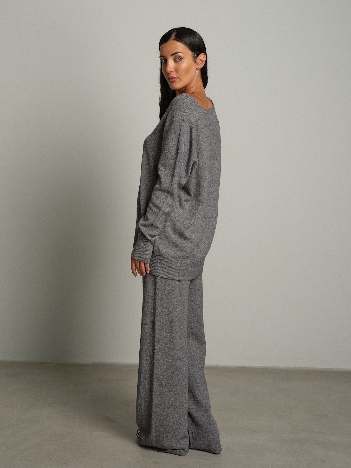 Completo in maglia scollo V over - Grigio
