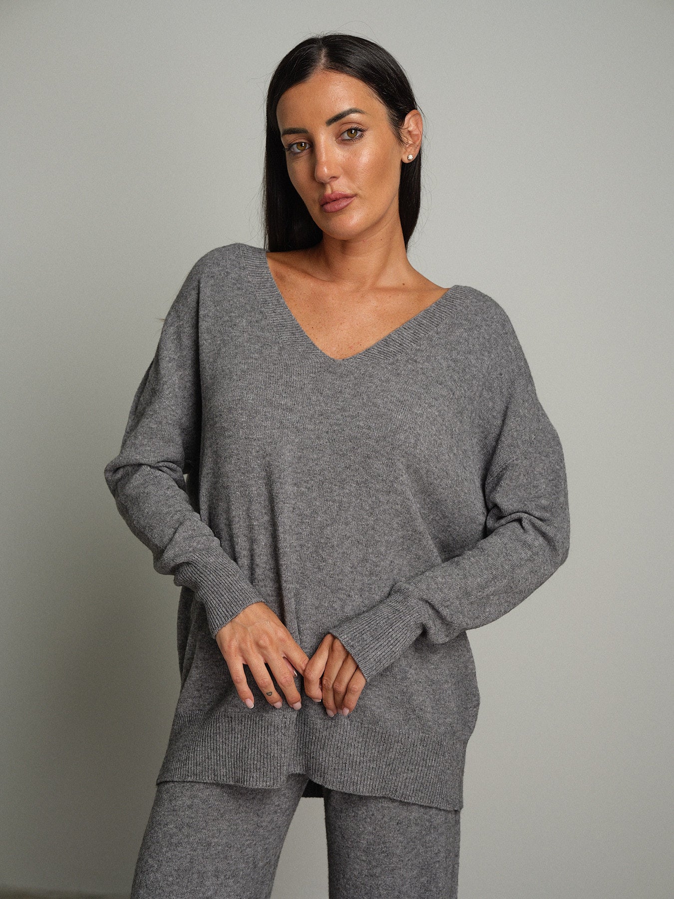 Completo in maglia scollo V over - Grigio
