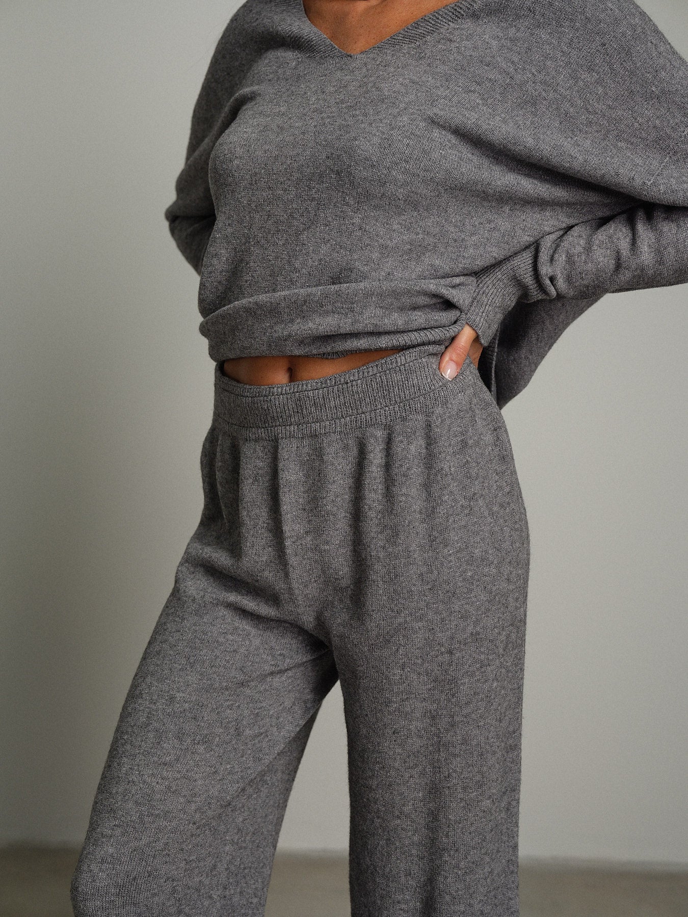 Completo in maglia scollo V over - Grigio