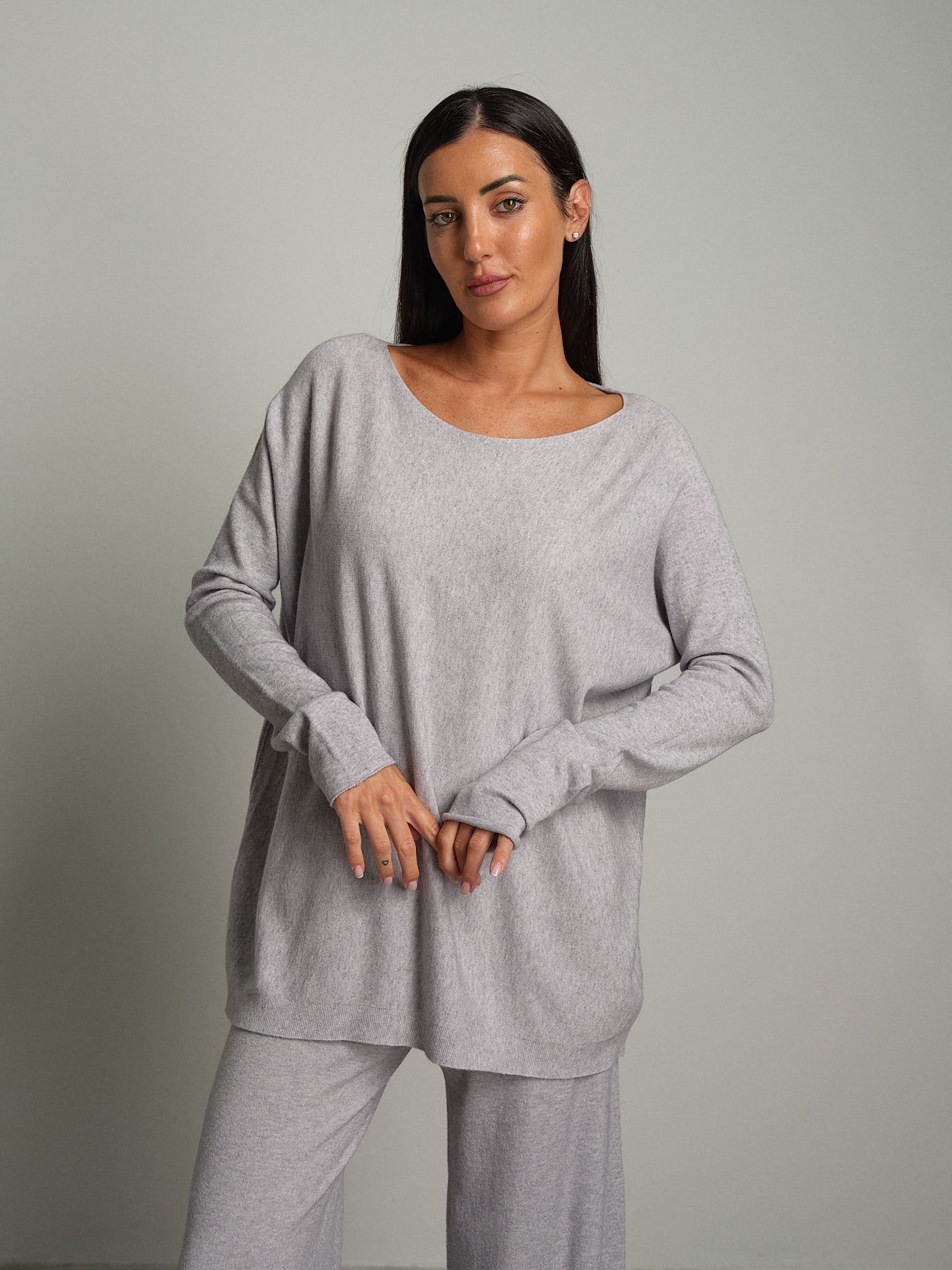 Completo in maglia scollo barca - Grigio perla