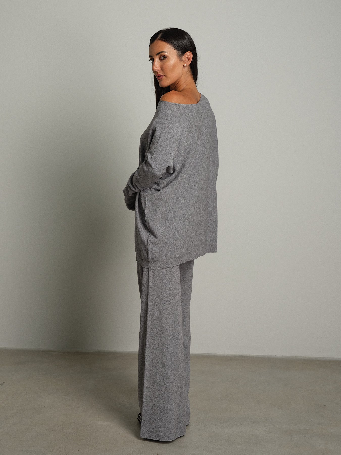 Completo in maglia scollo barca - Grigio
