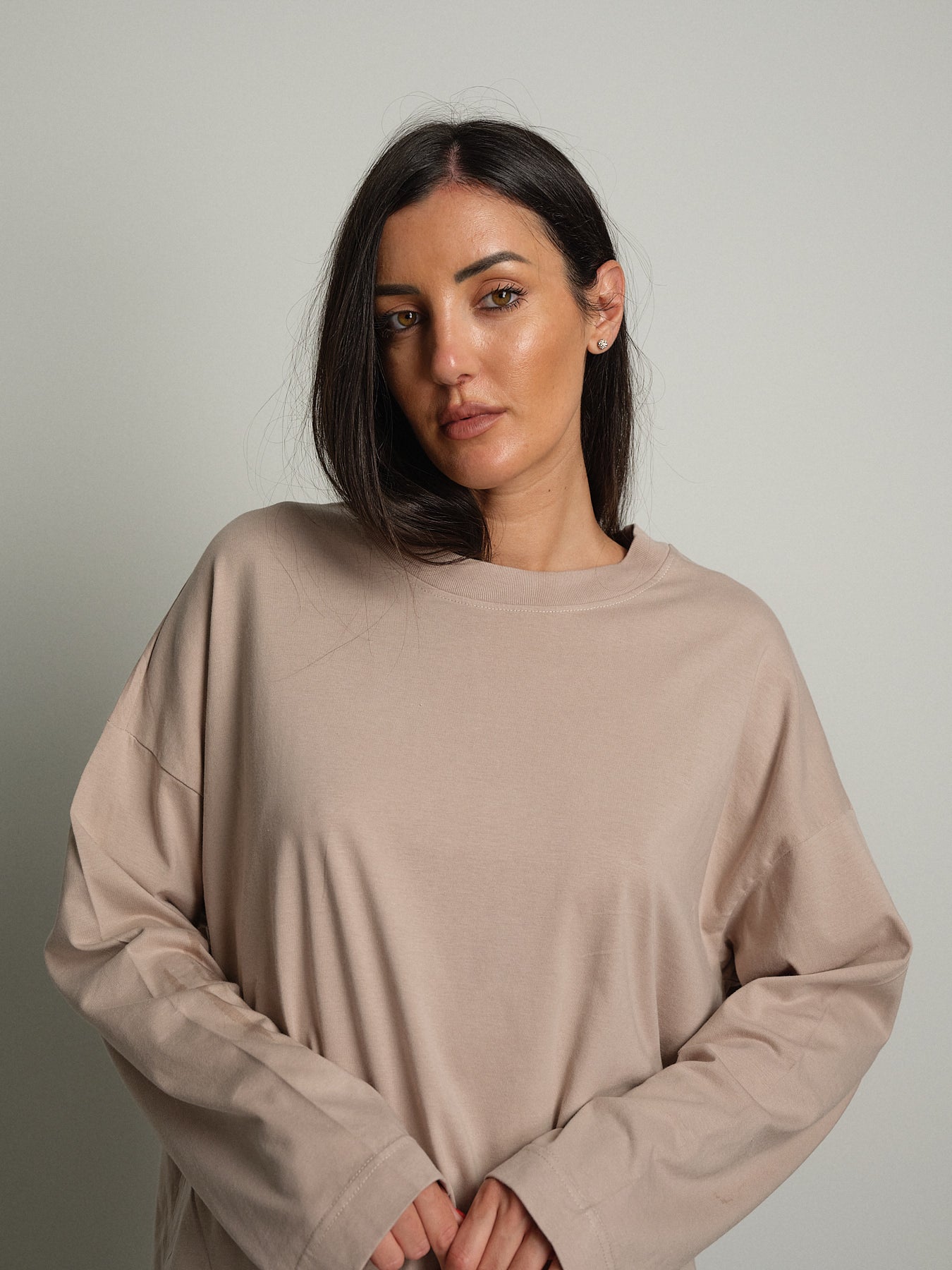 T-shirt manica lunga over scatola - Tortora