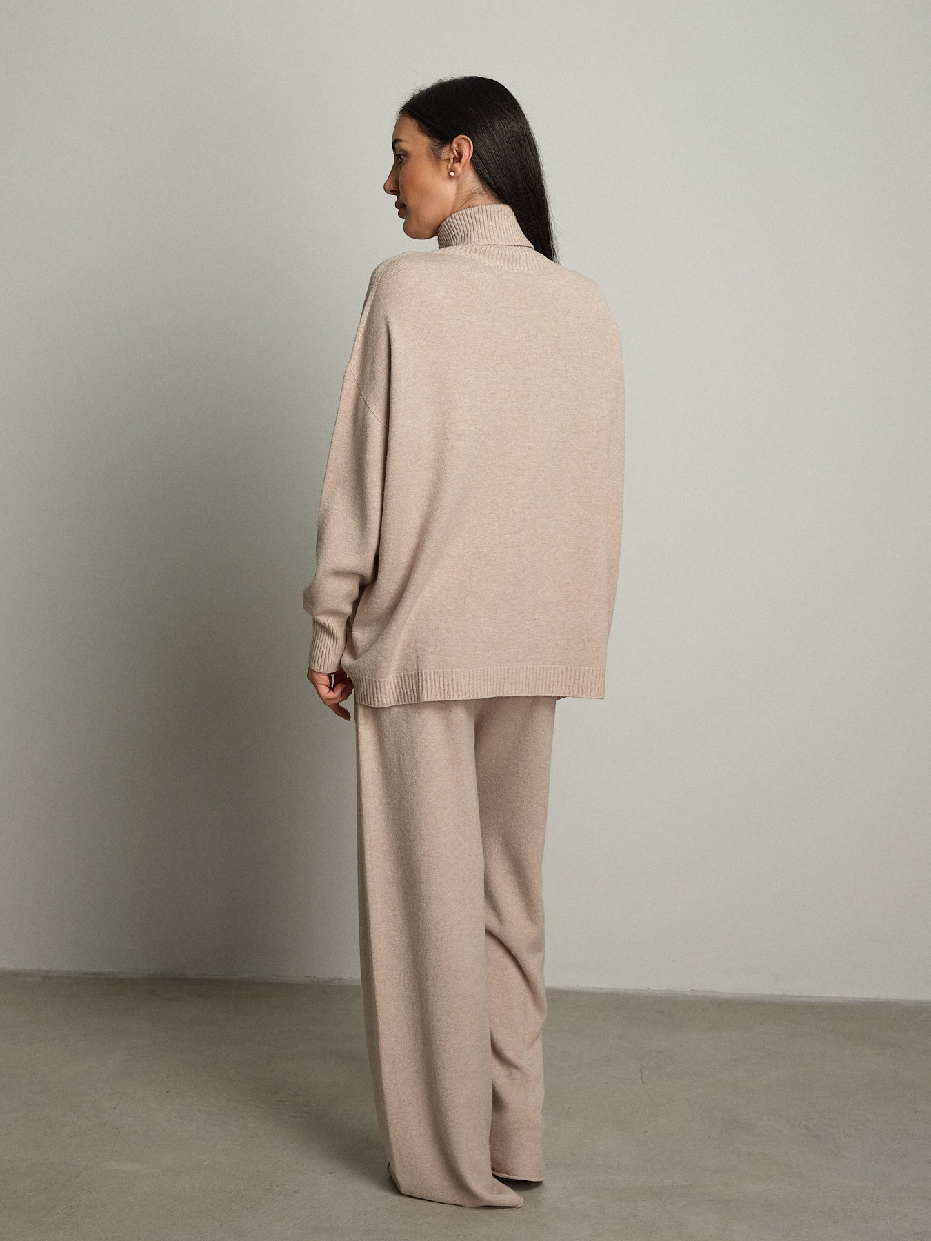completo in maglia dolcevita - Beige