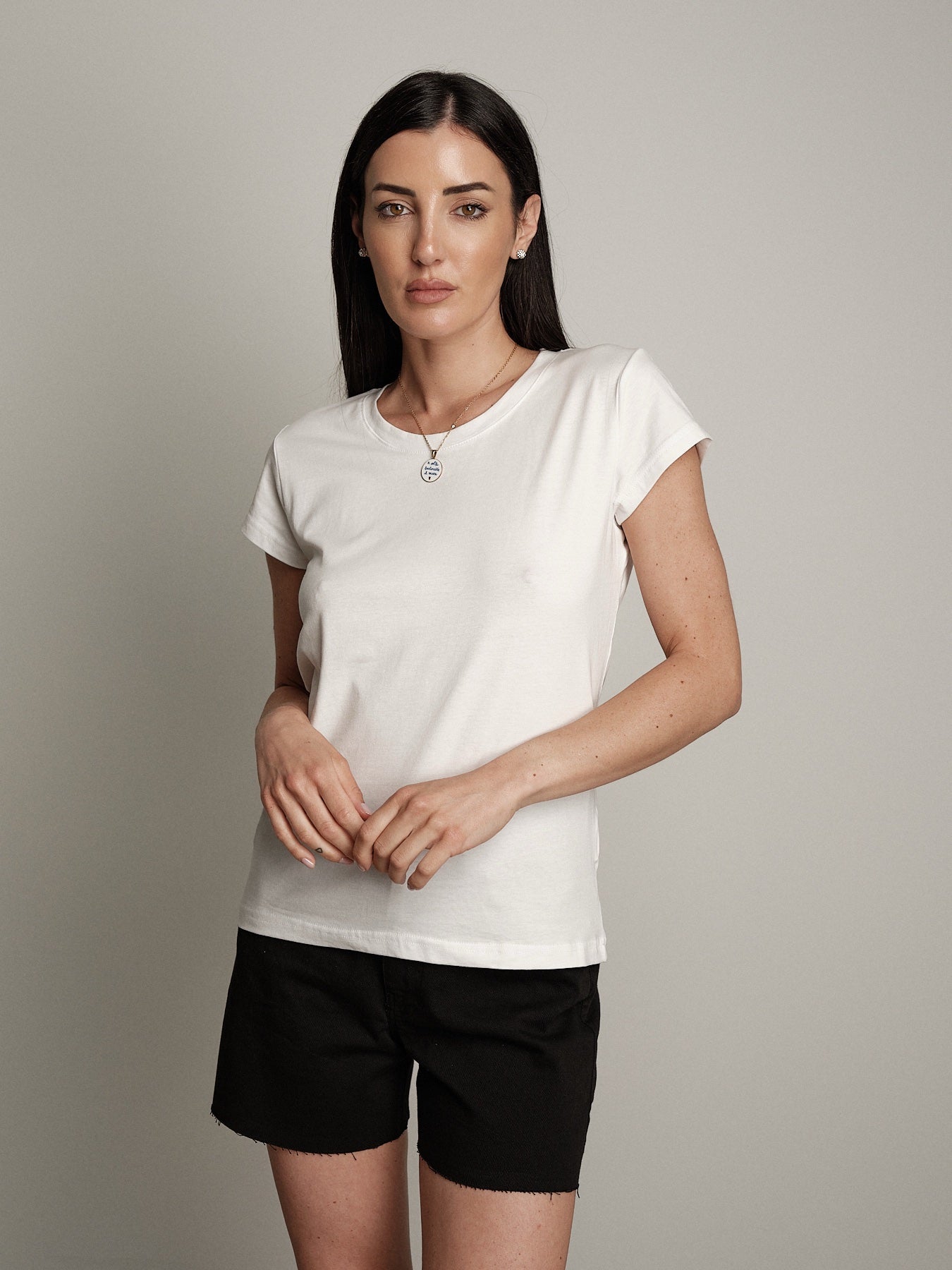 T-shirt collanina "a volte basterebbe  il mare" bianca