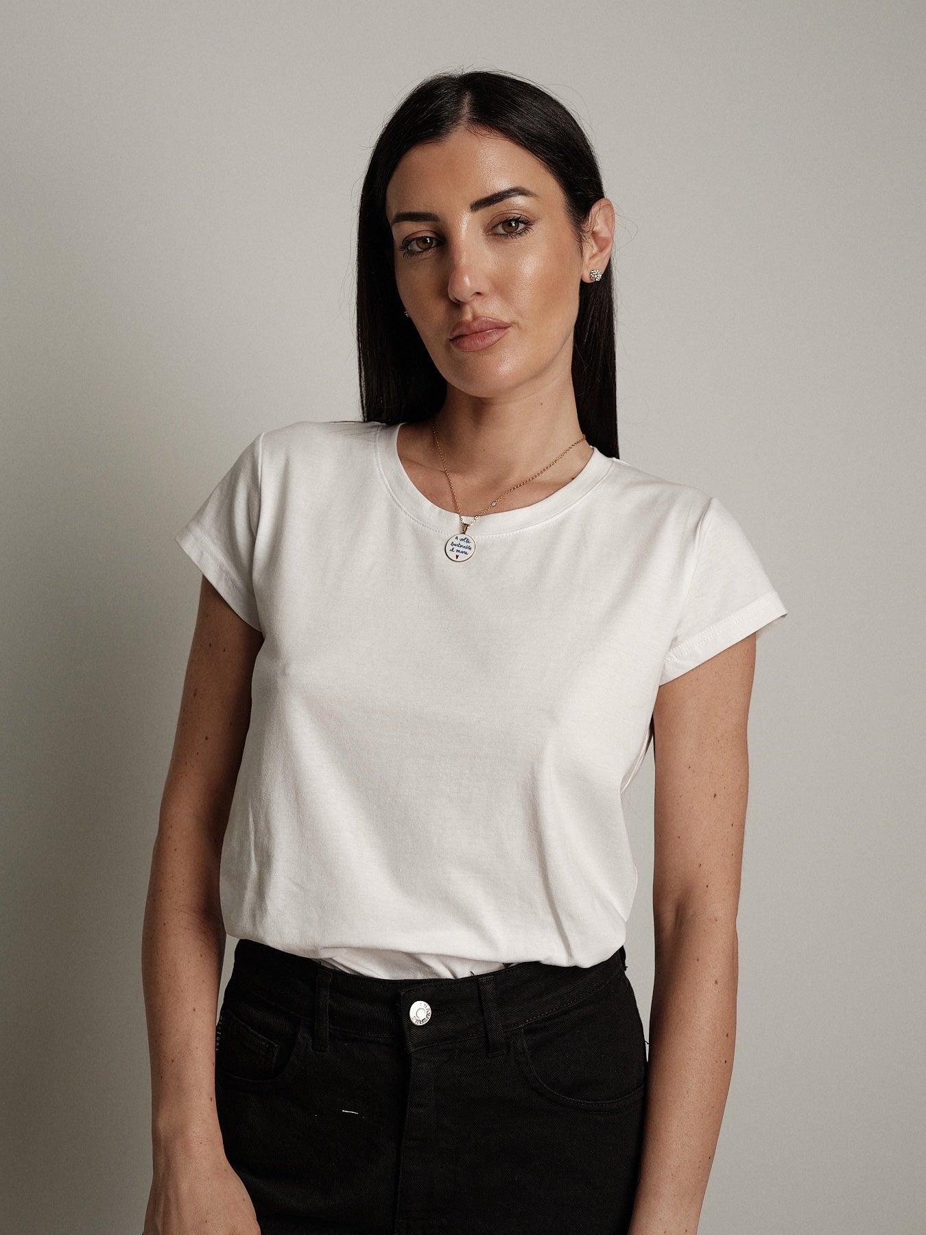 T-shirt collanina "a volte basterebbe  il mare" bianca