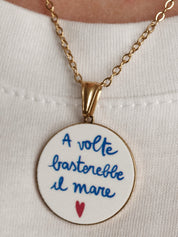 T-shirt collanina "a volte basterebbe  il mare" bianca