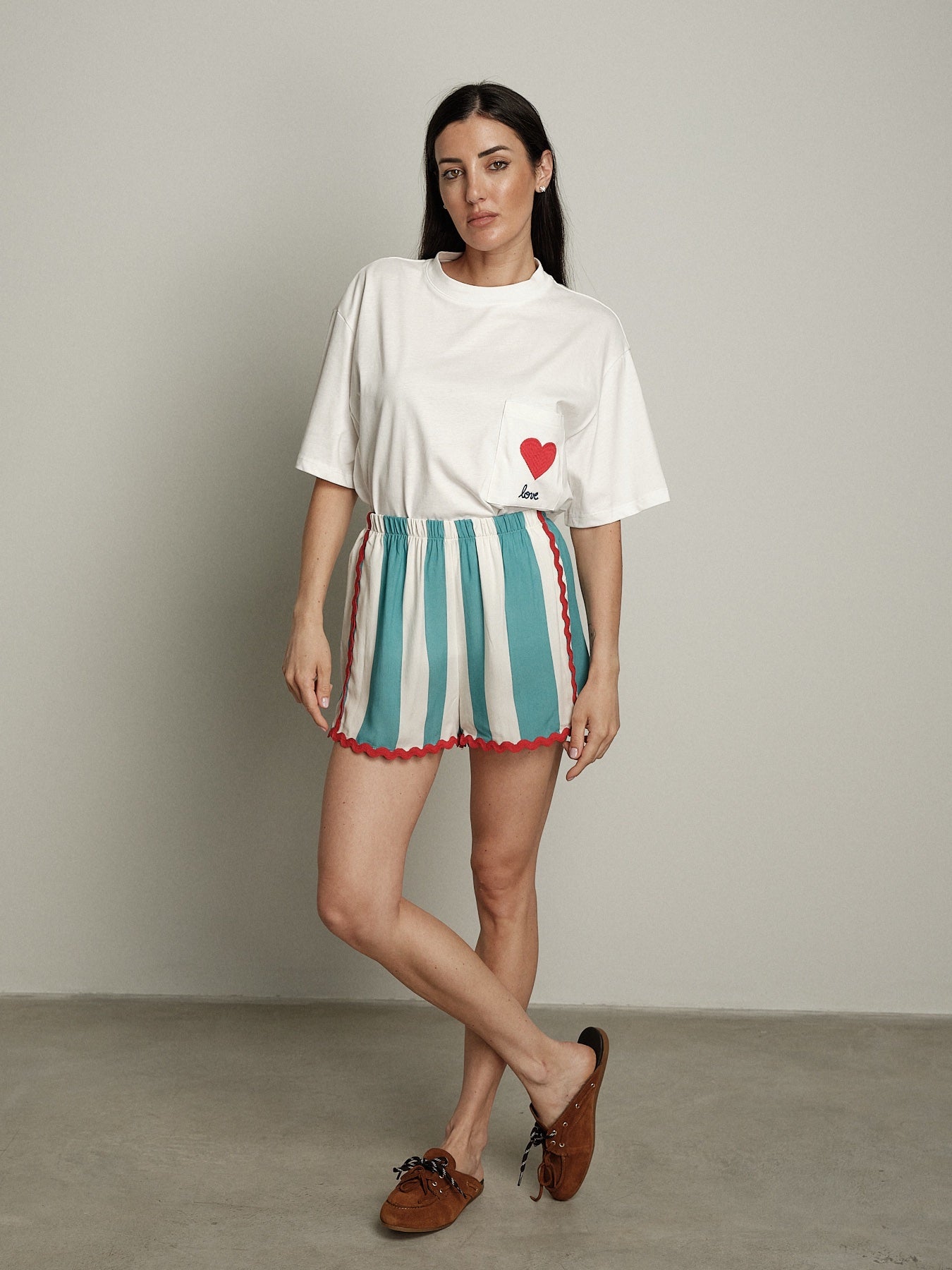 Shorts righe azzurre orli rossi