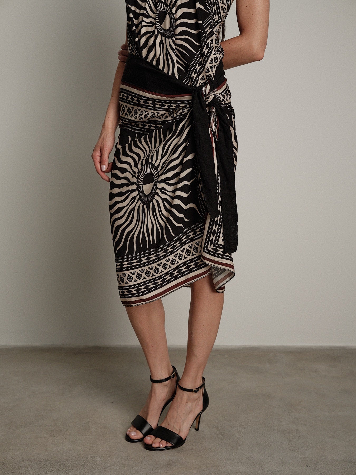 Sun black short skirt PREORDER 12/06