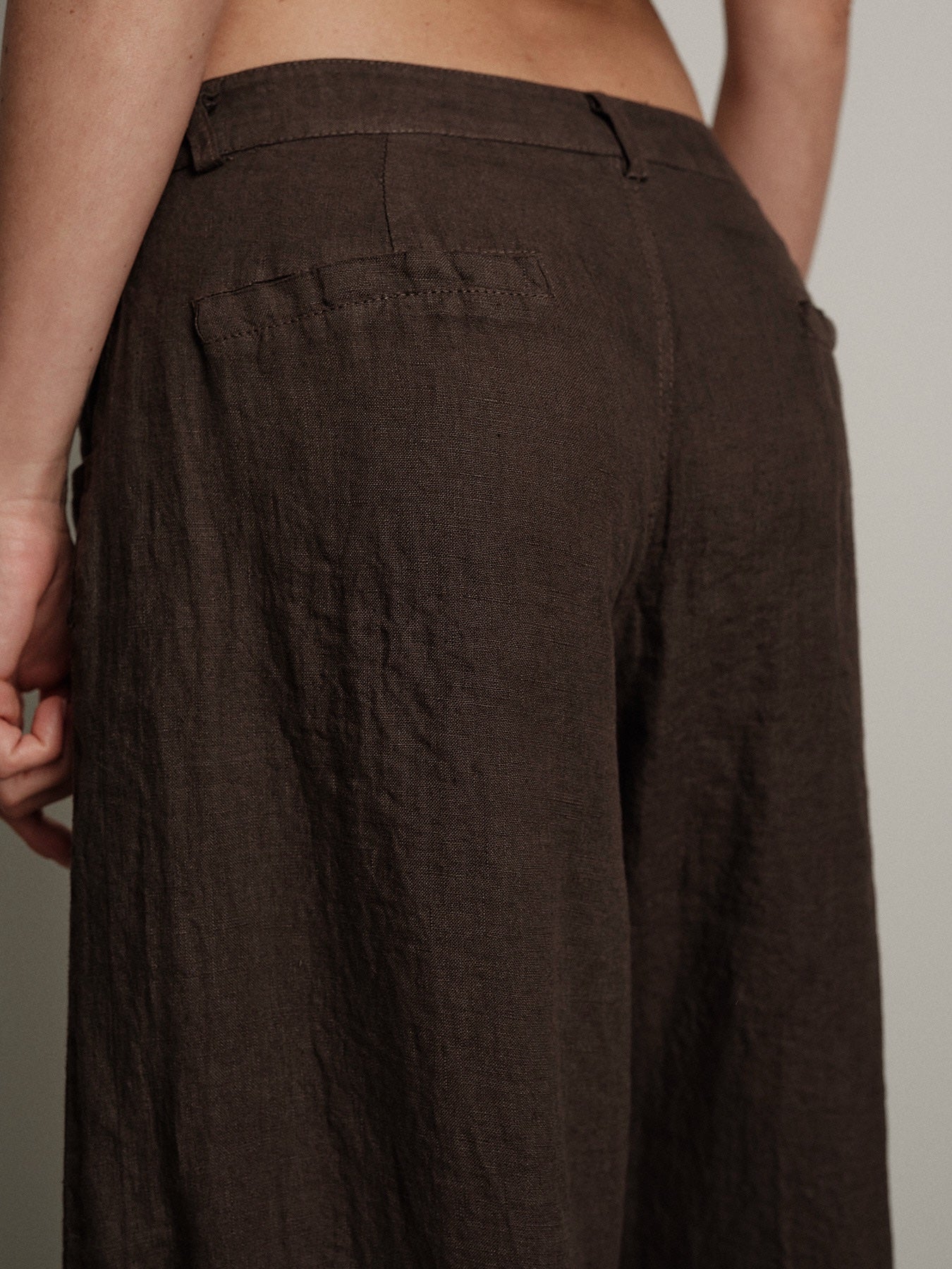 Aurora barrel brown trousers