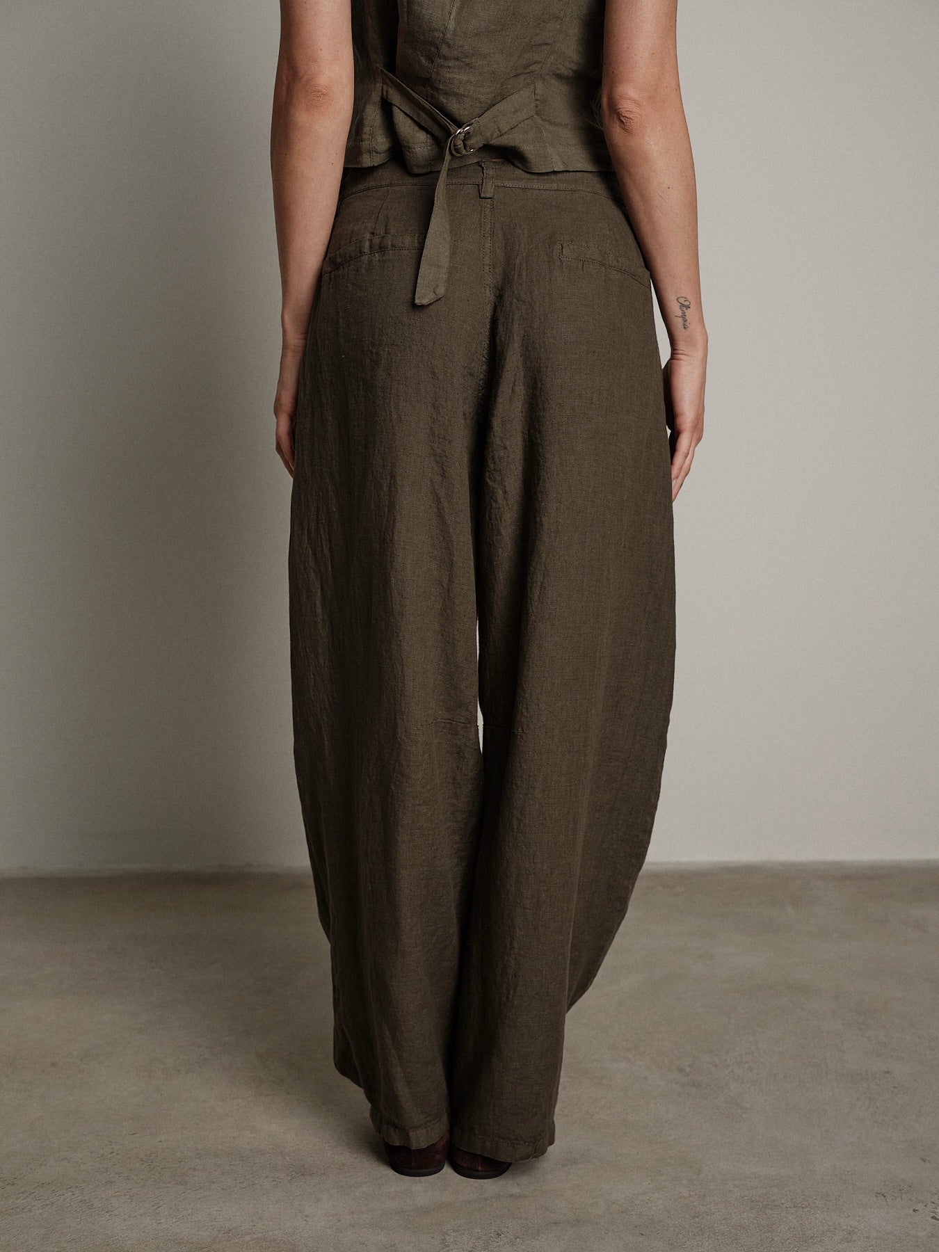 Aurora military barrel trousers