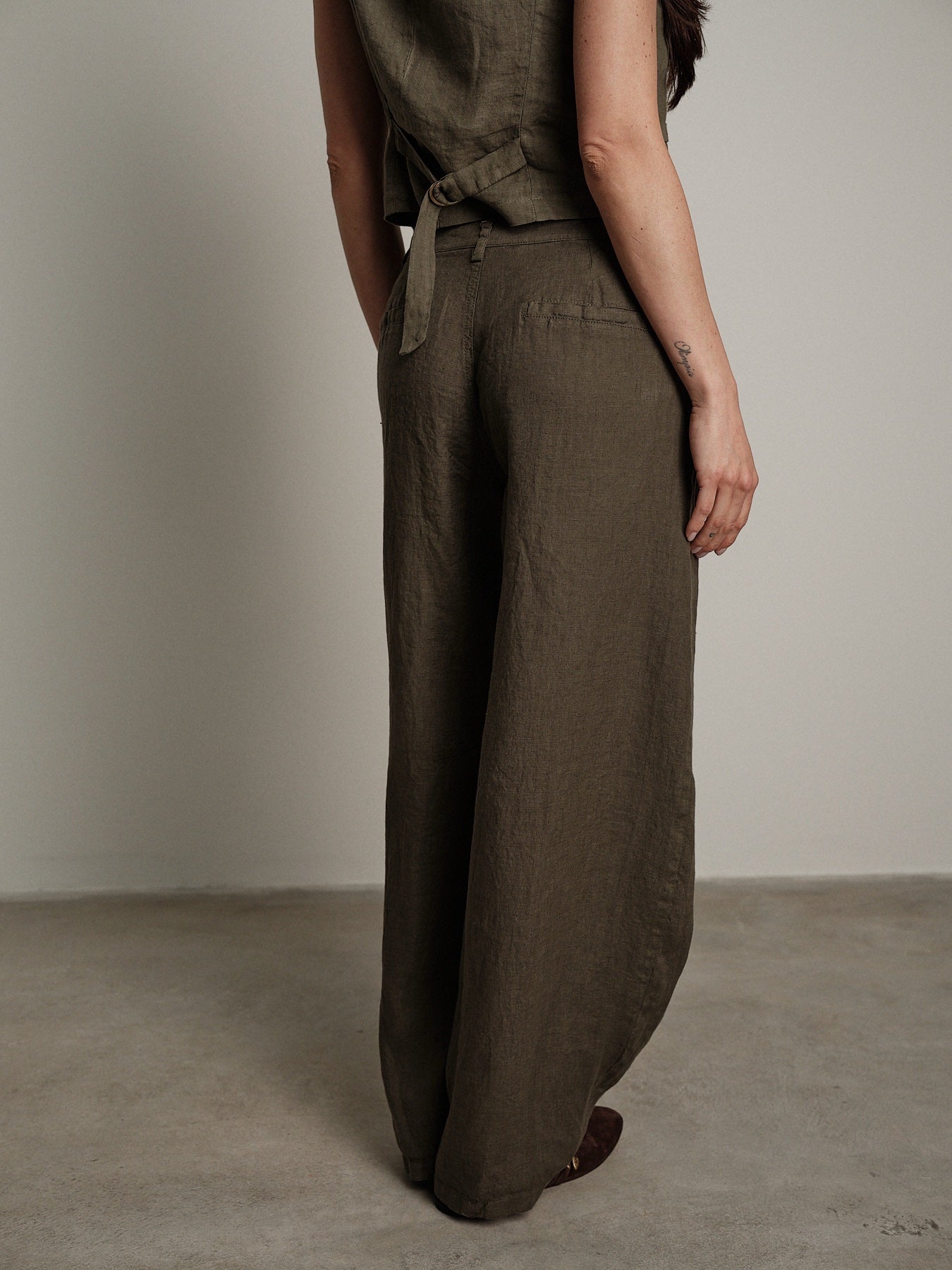 Aurora military barrel trousers