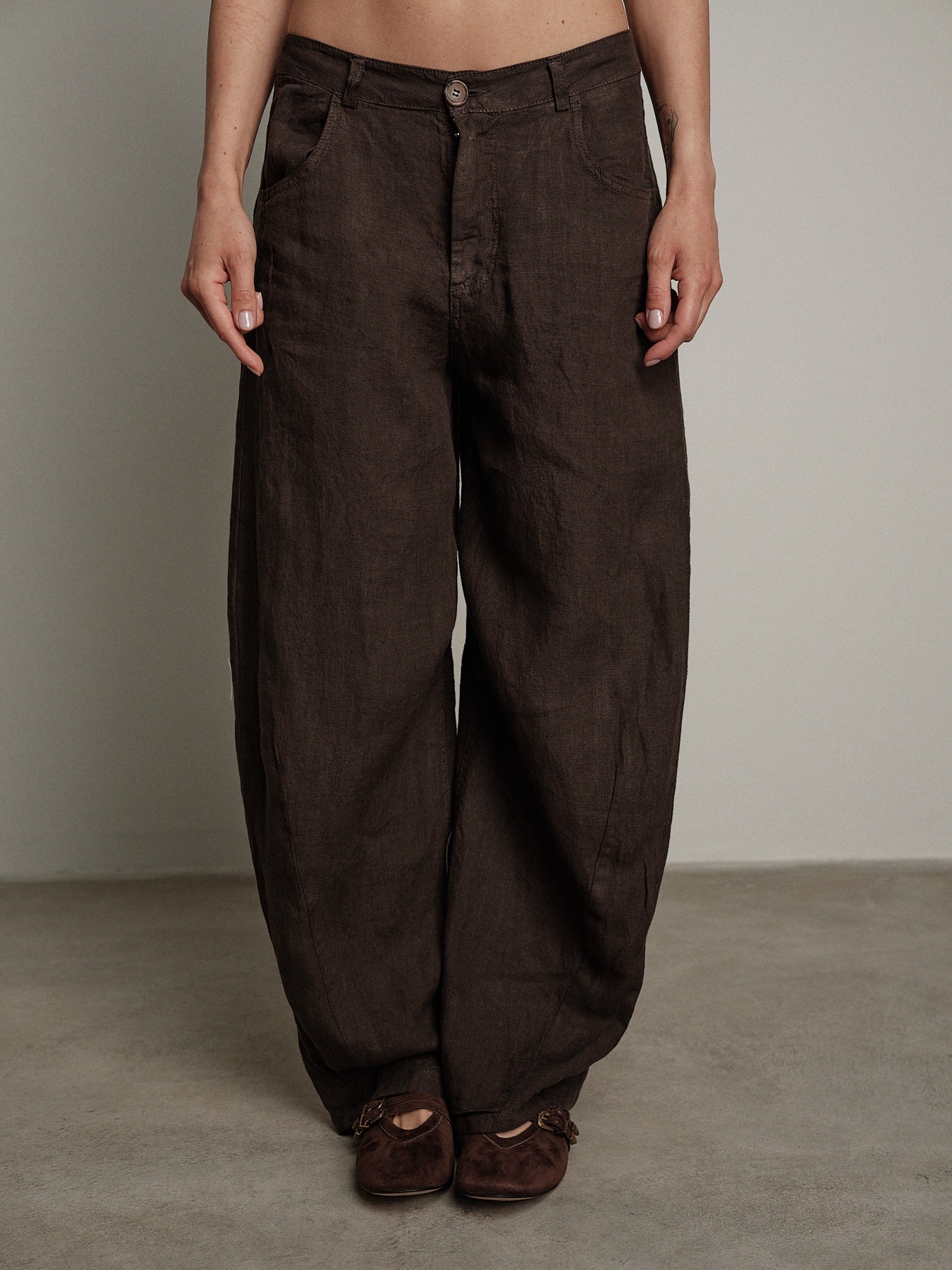 Aurora barrel brown trousers