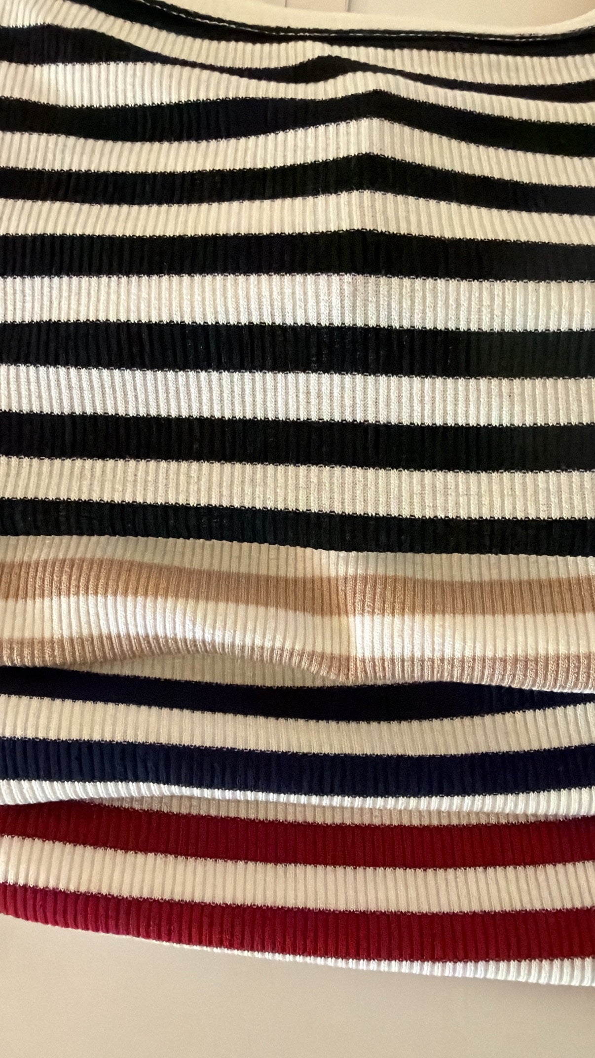 Striped vest with deep neckline (colors inside)