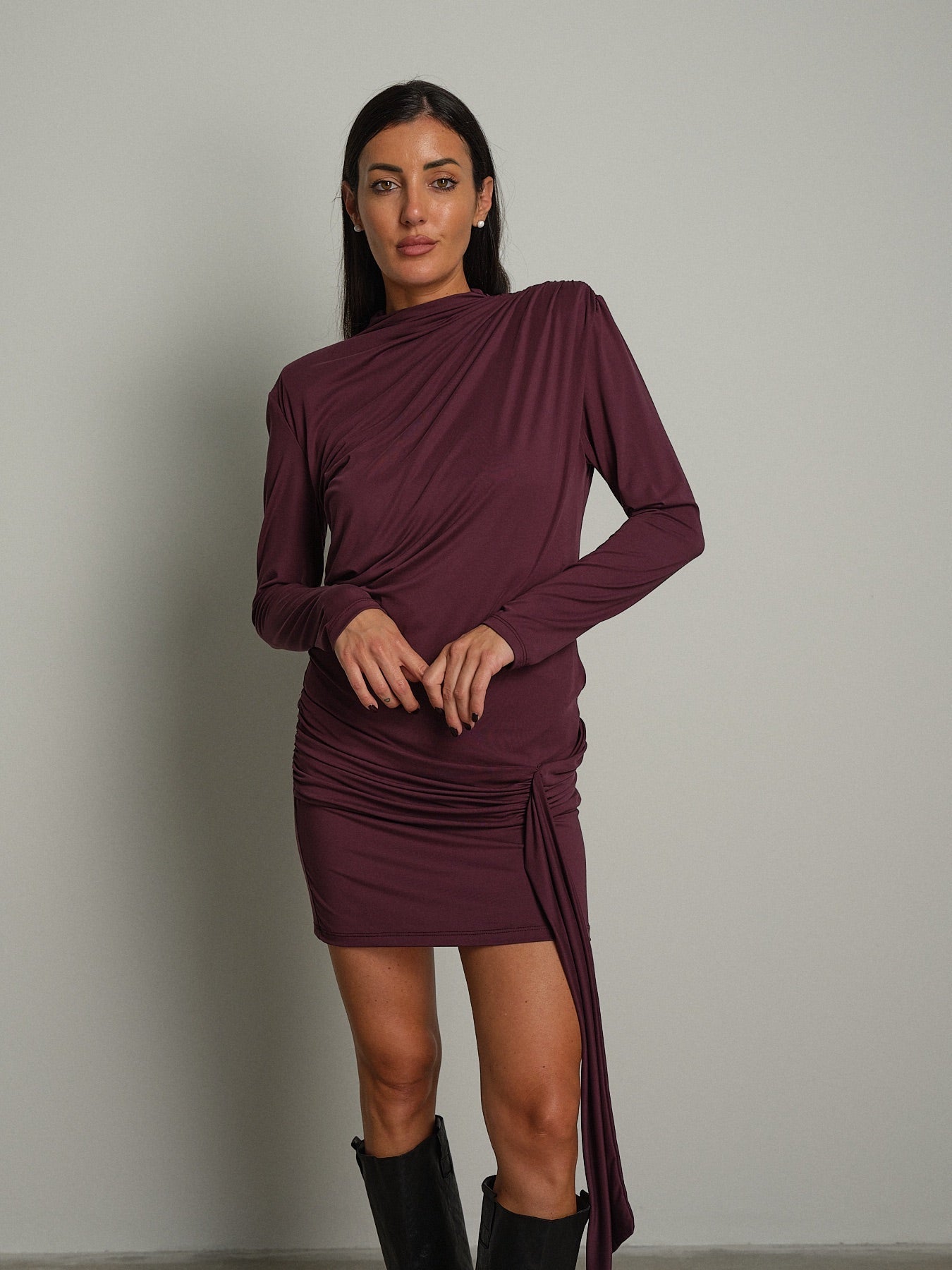 Abito modal spalle imbottite Bordeaux Haveone ASH-R091;Abito modal spalle imbottite Bordeaux Haveone ASH-R091 — foto 2;Abito modal spalle imbottite Bordeaux Haveone ASH-R091 — foto 3;Abito modal spalle imbottite Bordeaux Haveone ASH-R091 — foto 4;Abito modal spalle imbottite Bordeaux Haveone ASH-R091 — foto 5