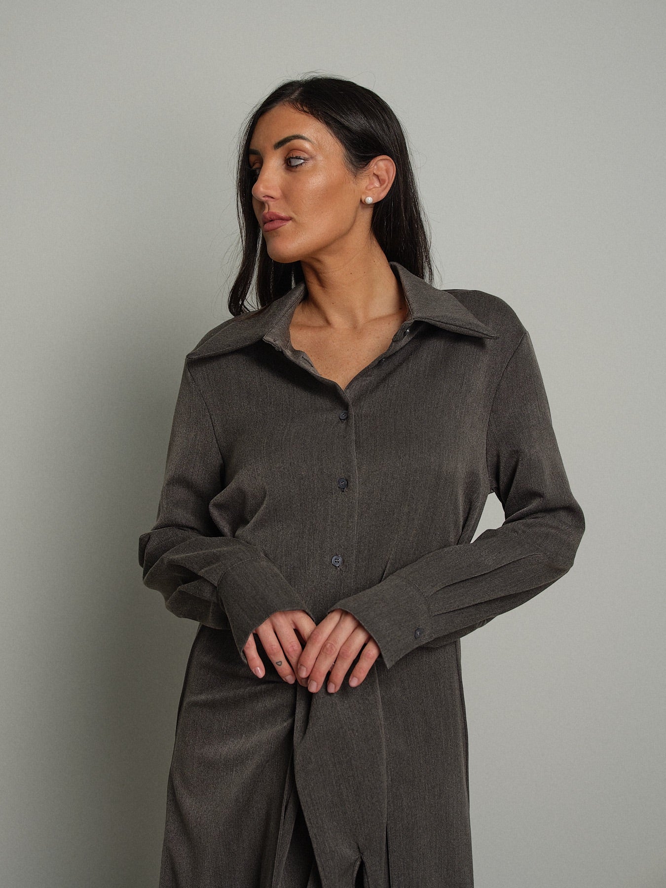 Abito maniche camicia lungo Grigio Haveone AVS-R115;Abito maniche camicia lungo Grigio Haveone AVS-R115 — foto 2;Abito maniche camicia lungo Grigio Haveone AVS-R115 — foto 3;Abito maniche camicia lungo Grigio Haveone AVS-R115 — foto 4;Abito maniche camicia lungo Grigio Haveone AVS-R115 — foto 5;Abito maniche camicia lungo Grigio Haveone AVS-R115 — foto 6
