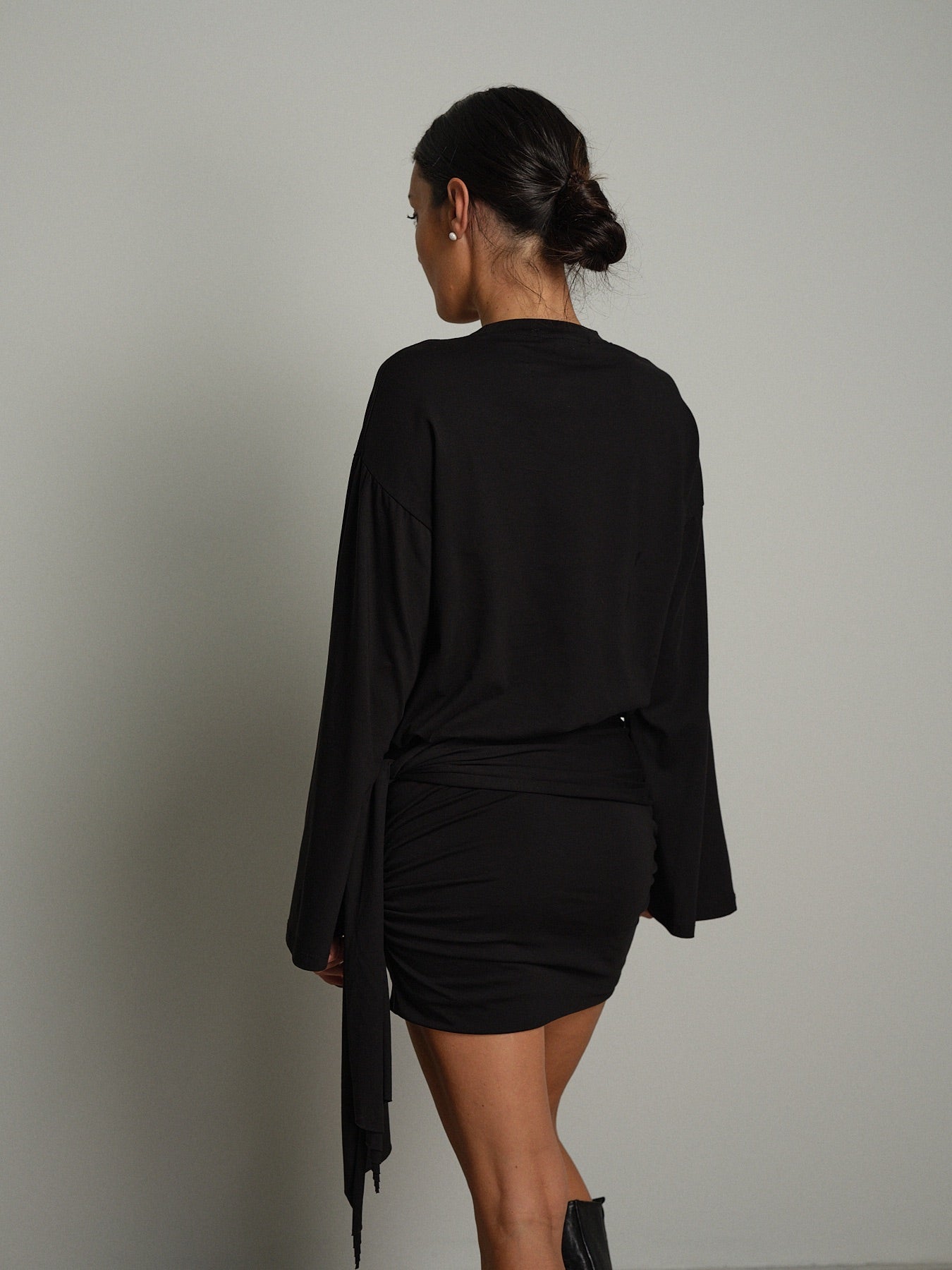 Abito manica campana jersey Nero Haveone AXT-R094;Abito manica campana jersey Nero Haveone AXT-R094 — foto 2;Abito manica campana jersey Nero Haveone AXT-R094 — foto 3;Abito manica campana jersey Nero Haveone AXT-R094 — foto 4;Abito manica campana jersey Nero Haveone AXT-R094 — foto 5