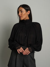 Camicia vittoriana orlo pizzo Nero Haveone CMA-R126;Camicia vittoriana orlo pizzo Nero Haveone CMA-R126 — foto 2;Camicia vittoriana orlo pizzo Nero Haveone CMA-R126 — foto 3;Camicia vittoriana orlo pizzo Nero Haveone CMA-R126 — foto 4;Camicia vittoriana orlo pizzo Nero Haveone CMA-R126 — foto 5