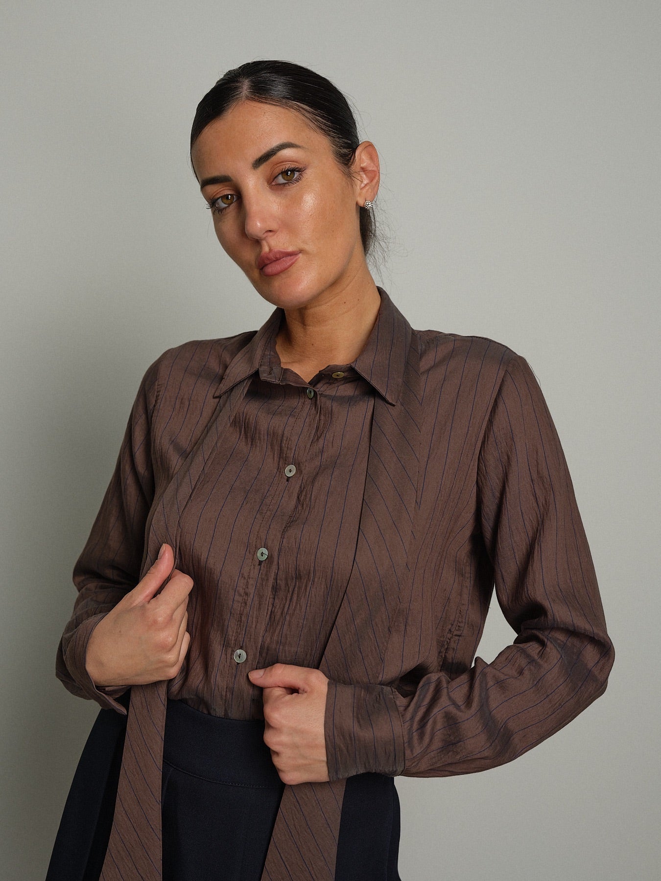 Camicia riga cravatta Moro Haveone CNO-R128;Camicia riga cravatta Moro Haveone CNO-R128 — foto 2;Camicia riga cravatta Moro Haveone CNO-R128 — foto 3;Camicia riga cravatta Moro Haveone CNO-R128 — foto 4;Camicia riga cravatta Moro Haveone CNO-R128 — foto 5;Camicia riga cravatta Moro Haveone CNO-R128 — foto 6