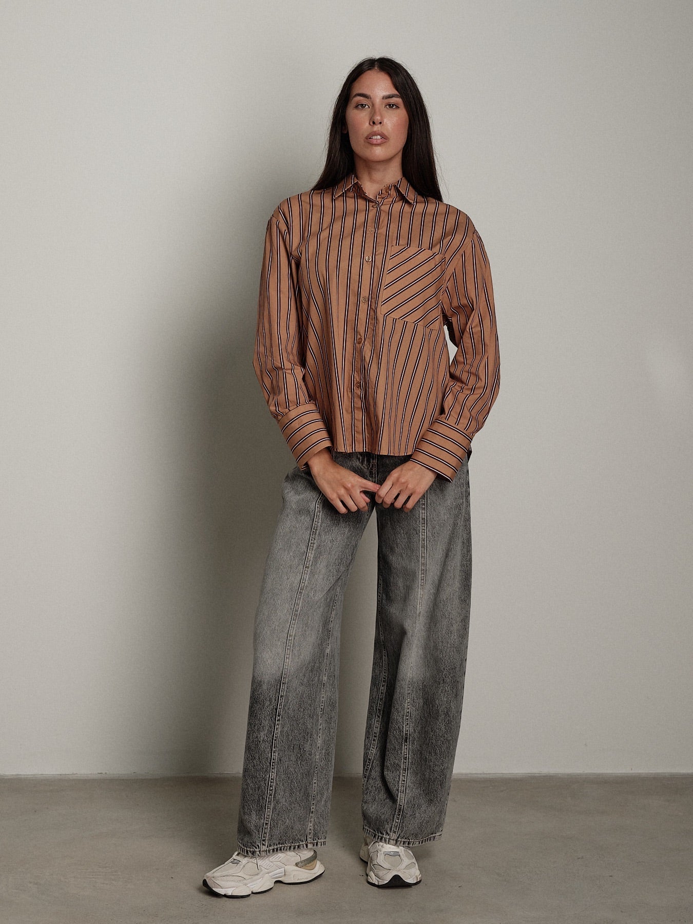 Camicia Sofia Bruciato Haveone CVL-R073;Camicia Sofia Bruciato Haveone CVL-R073 — foto 2;Camicia Sofia Bruciato Haveone CVL-R073 — foto 3;Camicia Sofia Bruciato Haveone CVL-R073 — foto 4