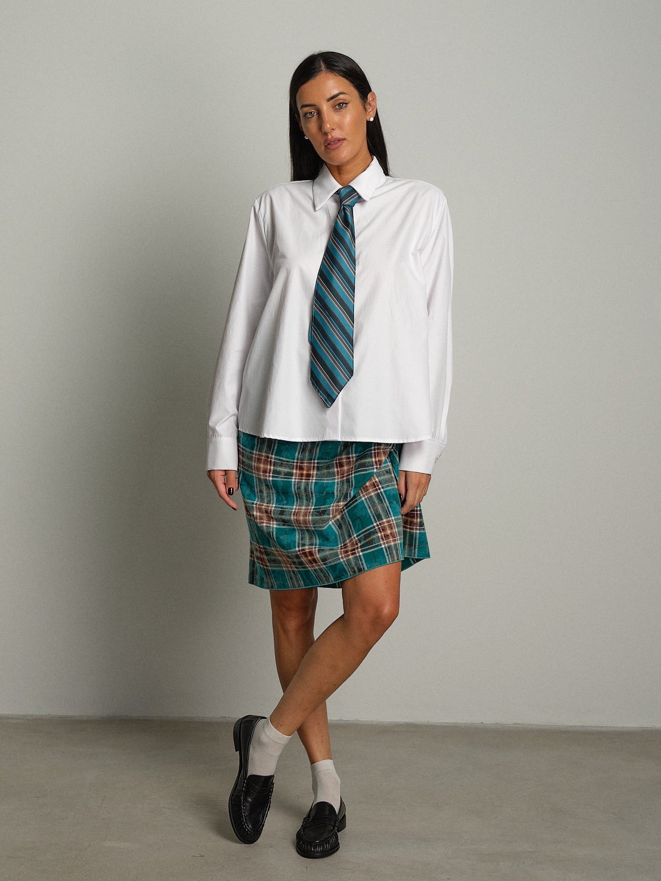 Camicia cravatta Jessi Petrolio Haveone CVS-R100;Camicia cravatta Jessi Petrolio Haveone CVS-R100 — foto 2;Camicia cravatta Jessi Petrolio Haveone CVS-R100 — foto 3;Camicia cravatta Jessi Petrolio Haveone CVS-R100 — foto 4
