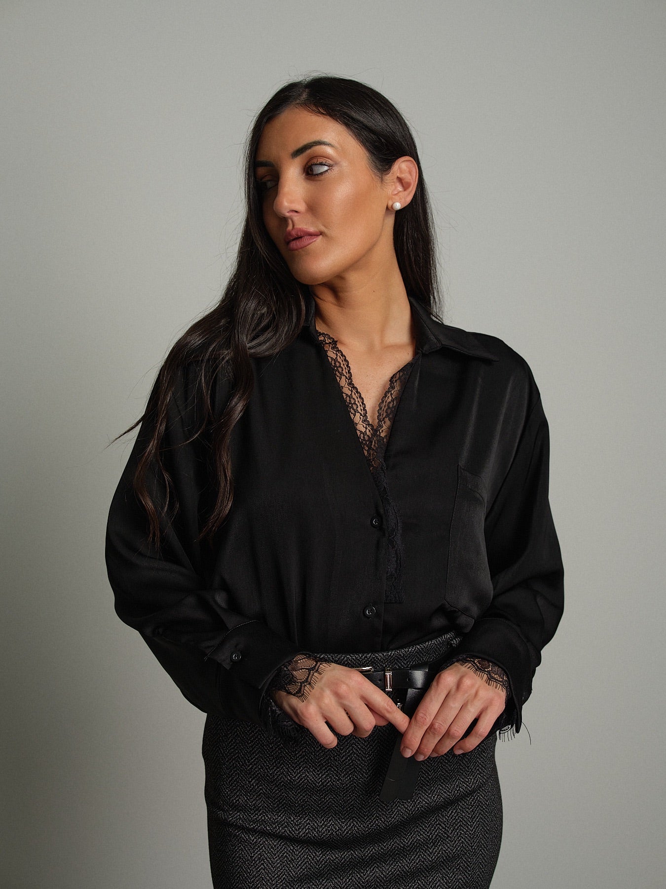Camicia raso scollo V pizzo Nero Haveone CVS-R119;Camicia raso scollo V pizzo Nero Haveone CVS-R119 — foto 2;Camicia raso scollo V pizzo Nero Haveone CVS-R119 — foto 3;Camicia raso scollo V pizzo Nero Haveone CVS-R119 — foto 4;Camicia raso scollo V pizzo Nero Haveone CVS-R119 — foto 5;Camicia raso scollo V pizzo Nero Haveone CVS-R119 — foto 6