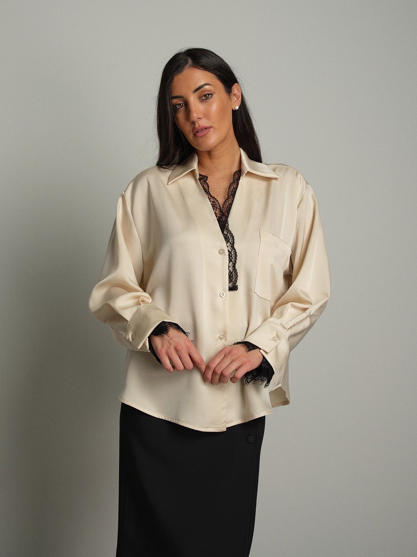 Camicia raso scollo V pizzo Panna Haveone CVS-R119;Camicia raso scollo V pizzo Panna Haveone CVS-R119 — foto 2;Camicia raso scollo V pizzo Panna Haveone CVS-R119 — foto 3;Camicia raso scollo V pizzo Panna Haveone CVS-R119 — foto 4;Camicia raso scollo V pizzo Panna Haveone CVS-R119 — foto 5;Camicia raso scollo V pizzo Panna Haveone CVS-R119 — foto 6
