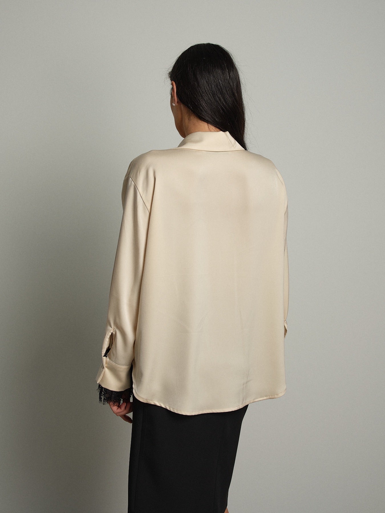 Camicia raso scollo V pizzo Panna Haveone CVS-R119;Camicia raso scollo V pizzo Panna Haveone CVS-R119 — foto 2;Camicia raso scollo V pizzo Panna Haveone CVS-R119 — foto 3;Camicia raso scollo V pizzo Panna Haveone CVS-R119 — foto 4;Camicia raso scollo V pizzo Panna Haveone CVS-R119 — foto 5;Camicia raso scollo V pizzo Panna Haveone CVS-R119 — foto 6