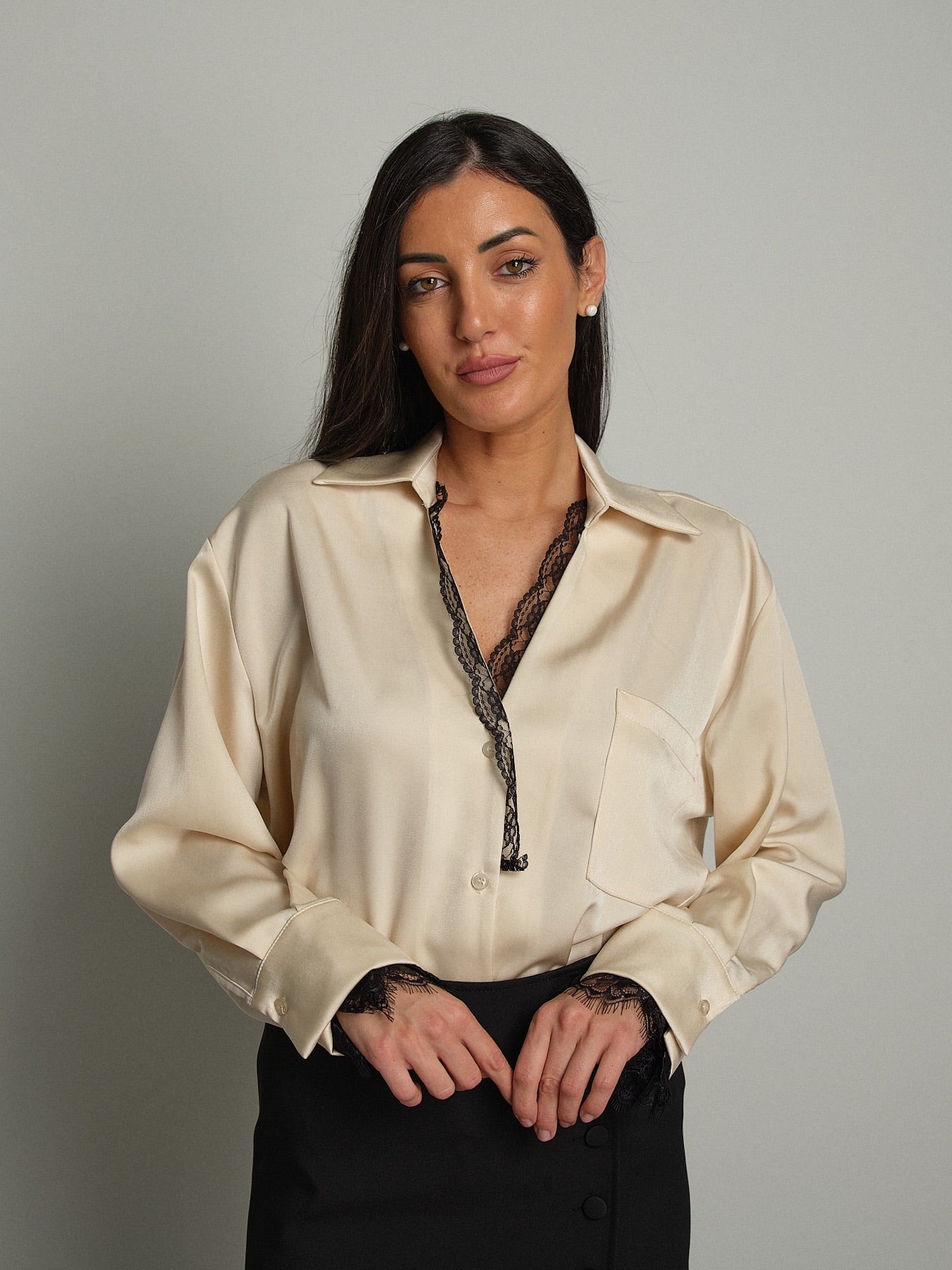 Camicia raso scollo V pizzo Panna Haveone CVS-R119;Camicia raso scollo V pizzo Panna Haveone CVS-R119 — foto 2;Camicia raso scollo V pizzo Panna Haveone CVS-R119 — foto 3;Camicia raso scollo V pizzo Panna Haveone CVS-R119 — foto 4;Camicia raso scollo V pizzo Panna Haveone CVS-R119 — foto 5;Camicia raso scollo V pizzo Panna Haveone CVS-R119 — foto 6