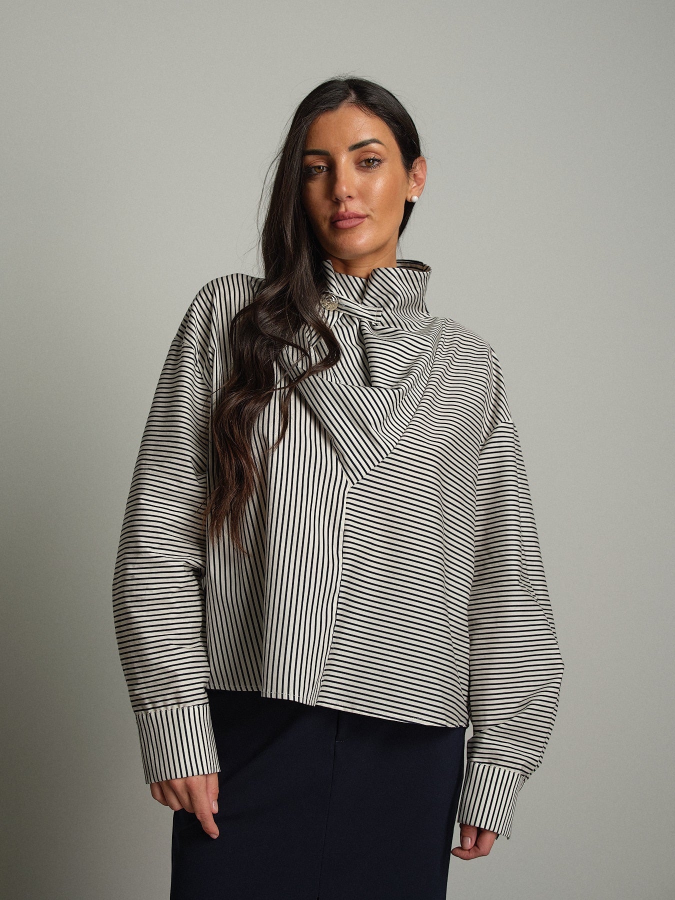 Camicia collo alto riga Blu Haveone CVS-R120;Camicia collo alto riga Blu Haveone CVS-R120 — foto 2;Camicia collo alto riga Blu Haveone CVS-R120 — foto 3;Camicia collo alto riga Blu Haveone CVS-R120 — foto 4;Camicia collo alto riga Blu Haveone CVS-R120 — foto 5;Camicia collo alto riga Blu Haveone CVS-R120 — foto 6;Camicia collo alto riga Blu Haveone CVS-R120 — foto 7