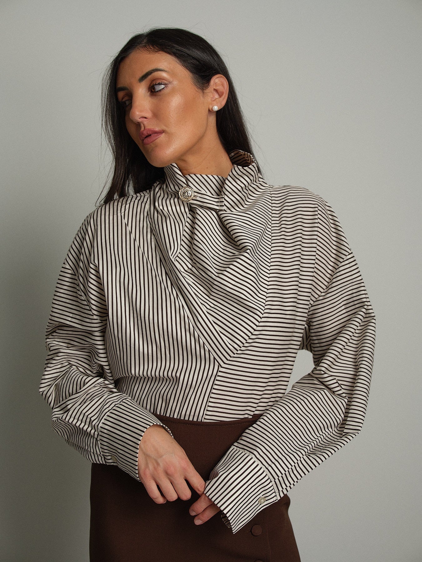Camicia collo alto riga Moro Haveone CVS-R120;Camicia collo alto riga Moro Haveone CVS-R120 — foto 2;Camicia collo alto riga Moro Haveone CVS-R120 — foto 3;Camicia collo alto riga Moro Haveone CVS-R120 — foto 4;Camicia collo alto riga Moro Haveone CVS-R120 — foto 5;Camicia collo alto riga Moro Haveone CVS-R120 — foto 6