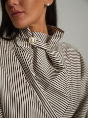 Camicia collo alto riga Moro Haveone CVS-R120;Camicia collo alto riga Moro Haveone CVS-R120 — foto 2;Camicia collo alto riga Moro Haveone CVS-R120 — foto 3;Camicia collo alto riga Moro Haveone CVS-R120 — foto 4;Camicia collo alto riga Moro Haveone CVS-R120 — foto 5;Camicia collo alto riga Moro Haveone CVS-R120 — foto 6