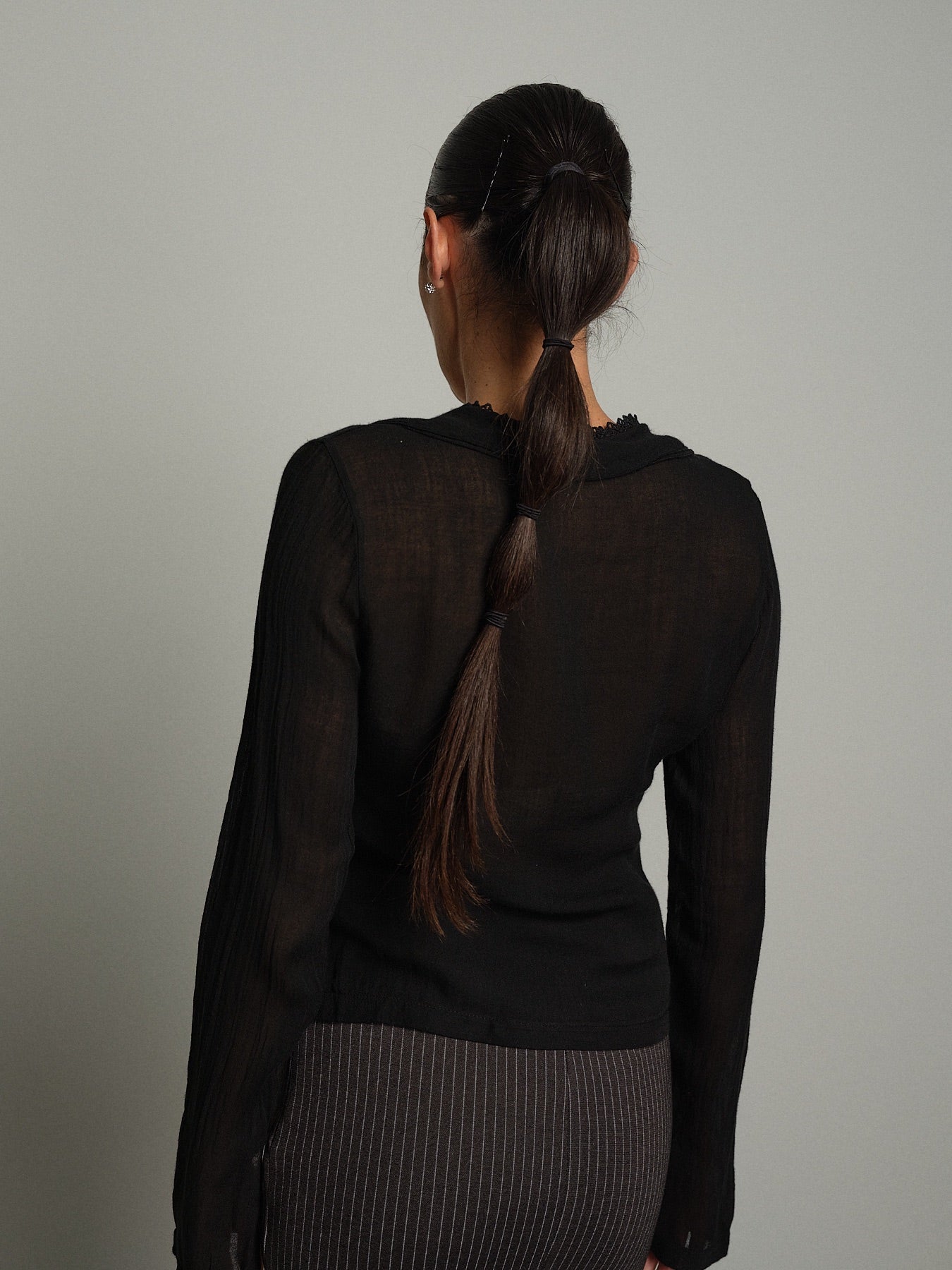 Camicia Rouches scollo V Nero Haveone CVS-R130;Camicia Rouches scollo V Nero Haveone CVS-R130 — foto 2;Camicia Rouches scollo V Nero Haveone CVS-R130 — foto 3;Camicia Rouches scollo V Nero Haveone CVS-R130 — foto 4