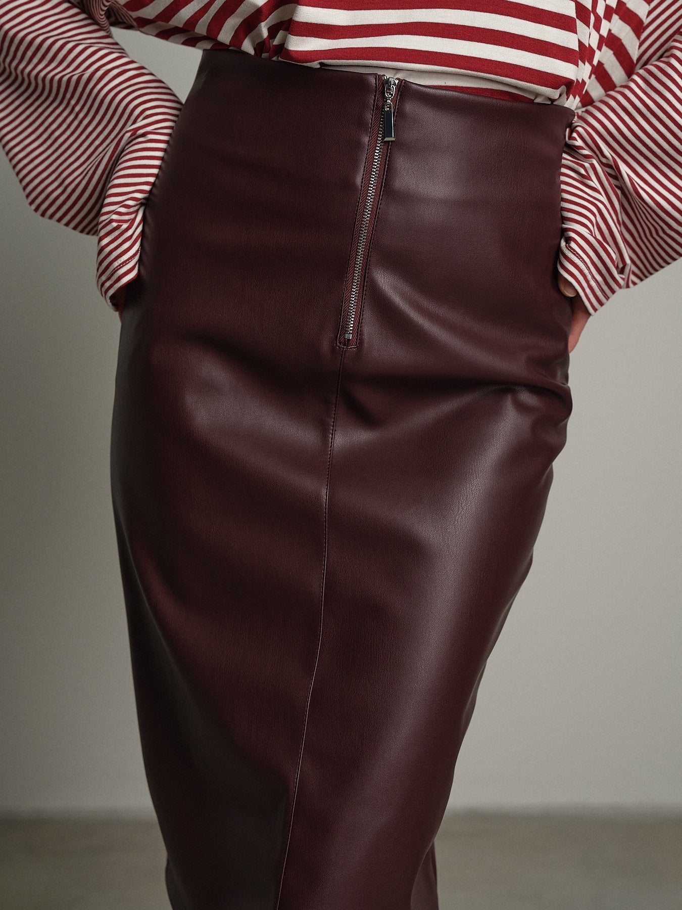Gonna zip midi ecopelle Bordeaux Haveone GVS-R108;Gonna zip midi ecopelle Bordeaux Haveone GVS-R108 — foto 2;Gonna zip midi ecopelle Bordeaux Haveone GVS-R108 — foto 3;Gonna zip midi ecopelle Bordeaux Haveone GVS-R108 — foto 4;Gonna zip midi ecopelle Bordeaux Haveone GVS-R108 — foto 5;Gonna zip midi ecopelle Bordeaux Haveone GVS-R108 — foto 6