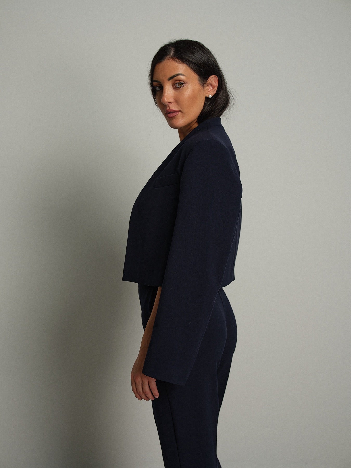 Giacca crop agata Blu-notte Haveone JIA-R099;Giacca crop agata Blu-notte Haveone JIA-R099 — foto 2;Giacca crop agata Blu-notte Haveone JIA-R099 — foto 3;Giacca crop agata Blu-notte Haveone JIA-R099 — foto 4;Giacca crop agata Blu-notte Haveone JIA-R099 — foto 5;Giacca crop agata Blu-notte Haveone JIA-R099 — foto 6