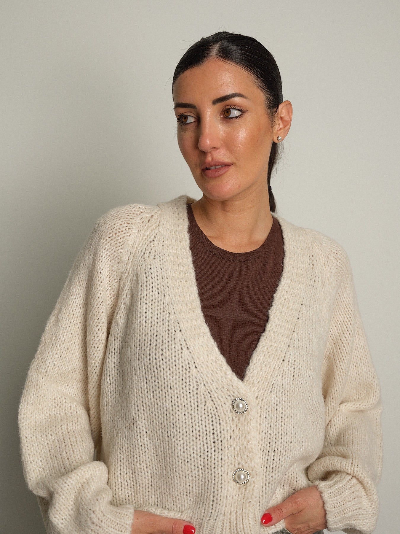 cardigan bottoni gioiello Champagne haveone JIT-R027;cardigan bottoni gioiello Champagne haveone JIT-R027 — foto 2;cardigan bottoni gioiello Champagne haveone JIT-R027 — foto 3;cardigan bottoni gioiello Champagne haveone JIT-R027 — foto 4;cardigan bottoni gioiello Champagne haveone JIT-R027 — foto 5