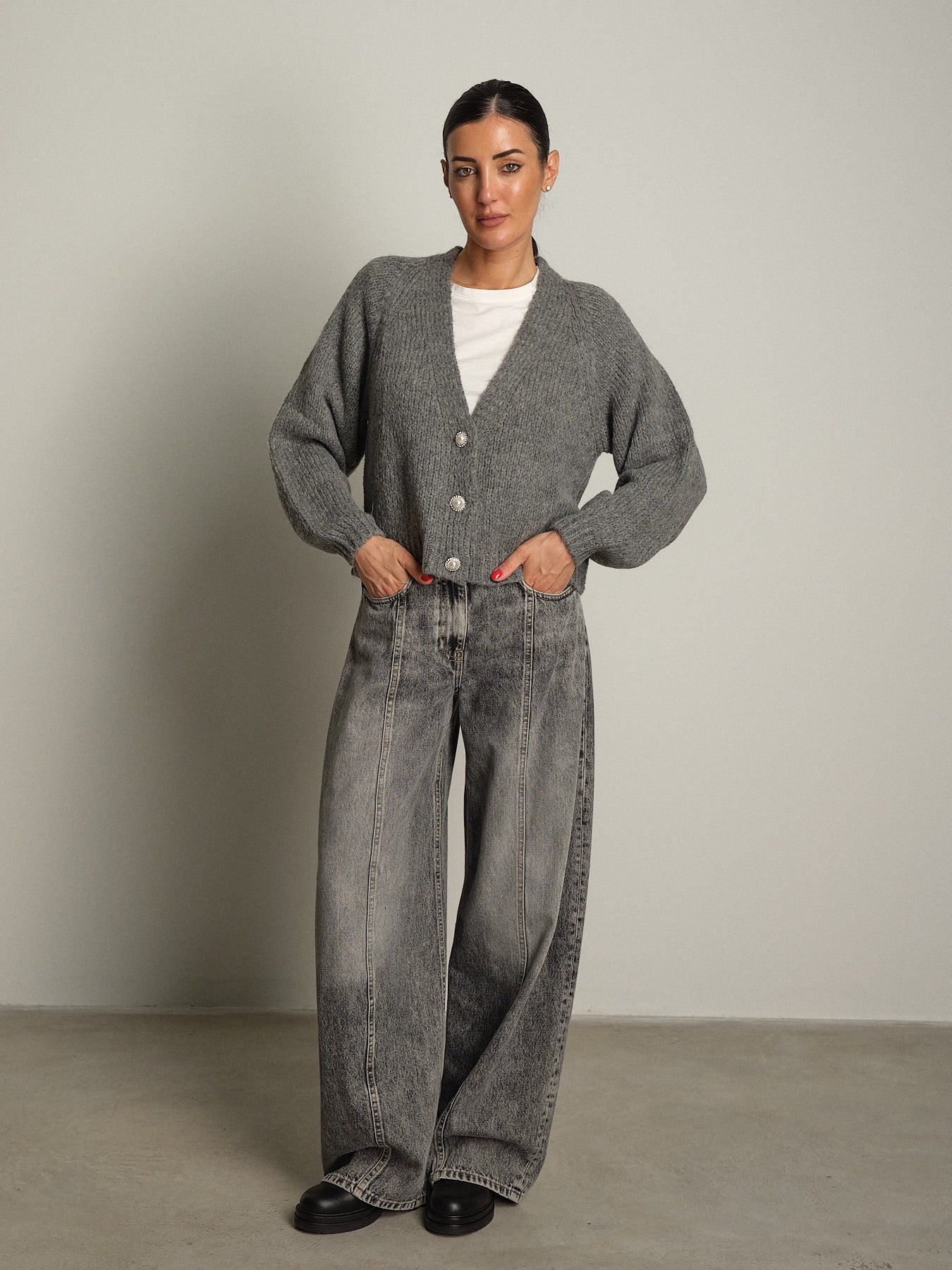 cardigan bottoni gioiello Grigio-perla haveone JIT-R027;cardigan bottoni gioiello Grigio-perla haveone JIT-R027 — foto 2;cardigan bottoni gioiello Grigio-perla haveone JIT-R027 — foto 3;cardigan bottoni gioiello Grigio-perla haveone JIT-R027 — foto 4;cardigan bottoni gioiello Grigio-perla haveone JIT-R027 — foto 5;cardigan bottoni gioiello Grigio-perla haveone JIT-R027 — foto 6;cardigan bottoni gioiello Grigio-perla haveone JIT-R027 — foto 7;cardigan bottoni gioiello Grigio-perla haveone JIT-R027 — foto 8