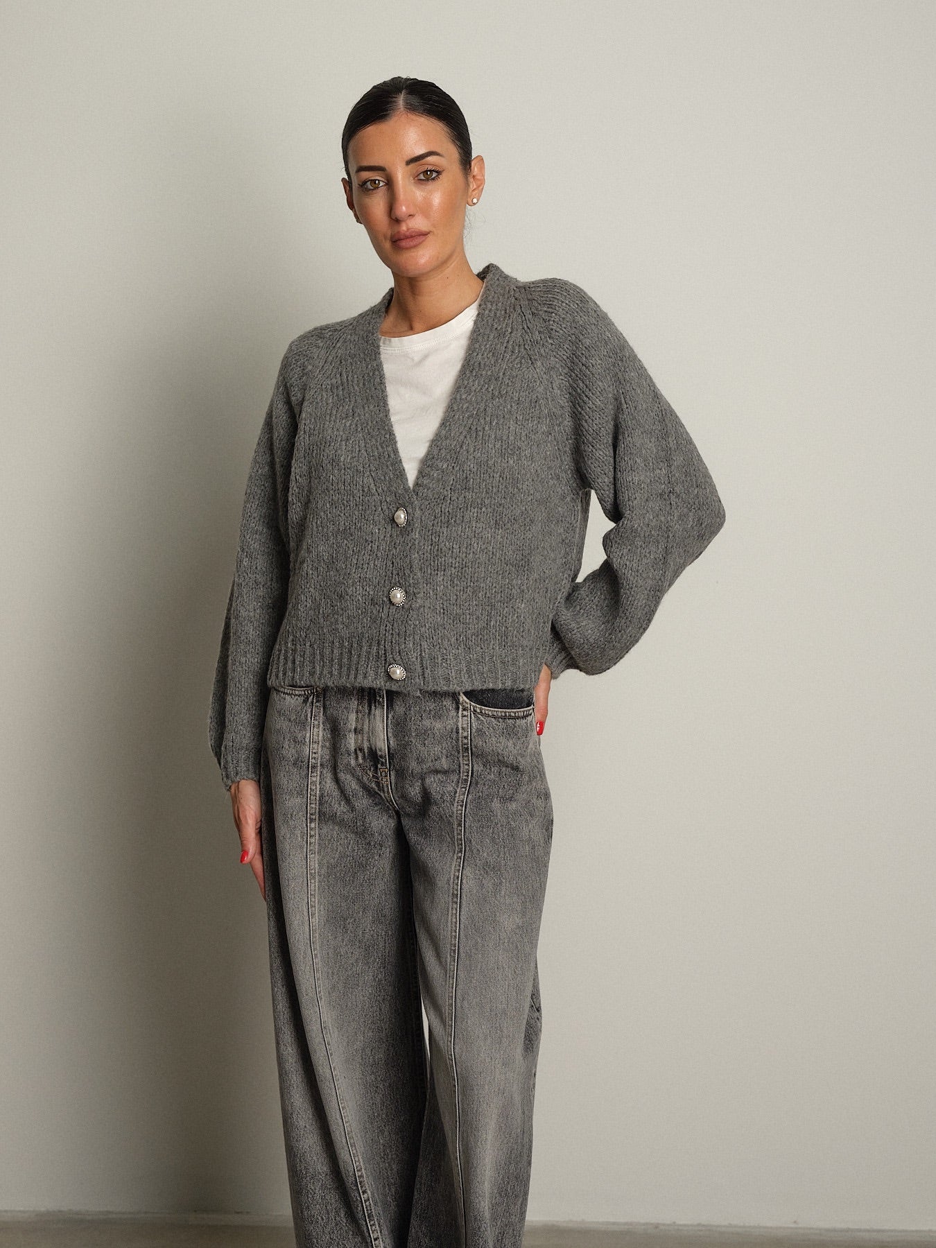 cardigan bottoni gioiello Grigio-perla haveone JIT-R027;cardigan bottoni gioiello Grigio-perla haveone JIT-R027 — foto 2;cardigan bottoni gioiello Grigio-perla haveone JIT-R027 — foto 3;cardigan bottoni gioiello Grigio-perla haveone JIT-R027 — foto 4;cardigan bottoni gioiello Grigio-perla haveone JIT-R027 — foto 5;cardigan bottoni gioiello Grigio-perla haveone JIT-R027 — foto 6;cardigan bottoni gioiello Grigio-perla haveone JIT-R027 — foto 7;cardigan bottoni gioiello Grigio-perla haveone JIT-R027 — foto 8