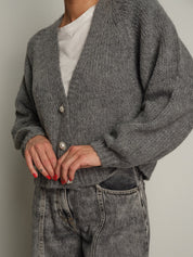 cardigan bottoni gioiello Grigio-perla haveone JIT-R027;cardigan bottoni gioiello Grigio-perla haveone JIT-R027 — foto 2;cardigan bottoni gioiello Grigio-perla haveone JIT-R027 — foto 3;cardigan bottoni gioiello Grigio-perla haveone JIT-R027 — foto 4;cardigan bottoni gioiello Grigio-perla haveone JIT-R027 — foto 5;cardigan bottoni gioiello Grigio-perla haveone JIT-R027 — foto 6;cardigan bottoni gioiello Grigio-perla haveone JIT-R027 — foto 7;cardigan bottoni gioiello Grigio-perla haveone JIT-R027 — foto 8
