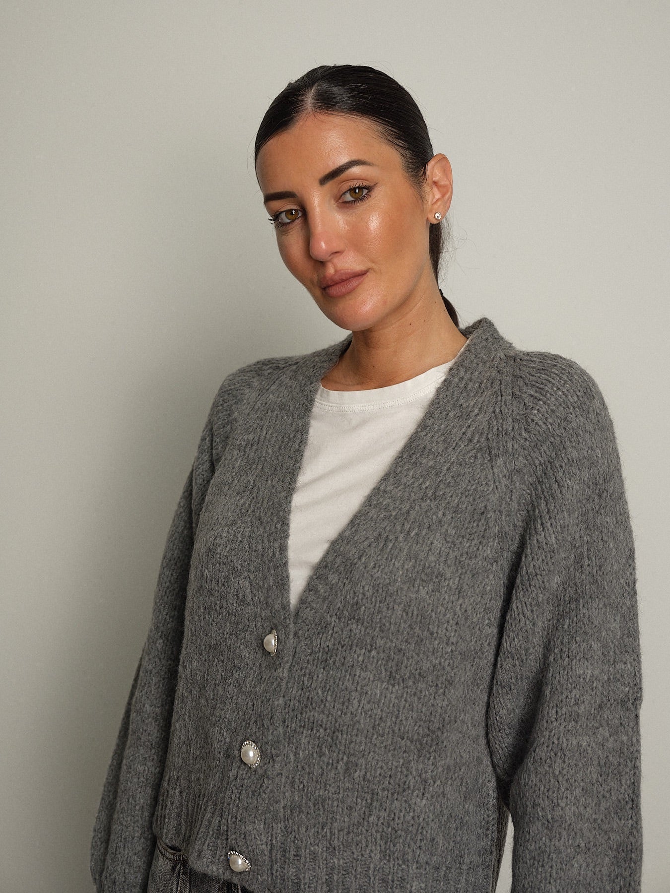 cardigan bottoni gioiello Grigio-perla haveone JIT-R027;cardigan bottoni gioiello Grigio-perla haveone JIT-R027 — foto 2;cardigan bottoni gioiello Grigio-perla haveone JIT-R027 — foto 3;cardigan bottoni gioiello Grigio-perla haveone JIT-R027 — foto 4;cardigan bottoni gioiello Grigio-perla haveone JIT-R027 — foto 5;cardigan bottoni gioiello Grigio-perla haveone JIT-R027 — foto 6;cardigan bottoni gioiello Grigio-perla haveone JIT-R027 — foto 7;cardigan bottoni gioiello Grigio-perla haveone JIT-R027 — foto 8
