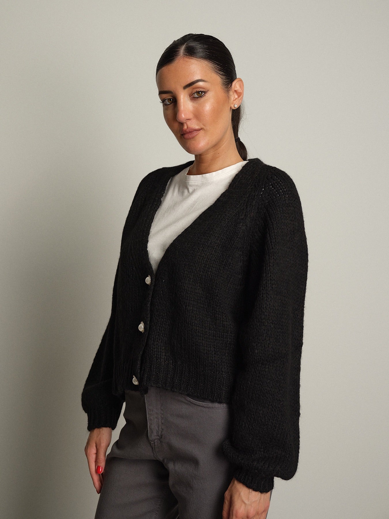 cardigan bottoni gioiello Nero haveone JIT-R027;cardigan bottoni gioiello Nero haveone JIT-R027 — foto 2;cardigan bottoni gioiello Nero haveone JIT-R027 — foto 3;cardigan bottoni gioiello Nero haveone JIT-R027 — foto 4;cardigan bottoni gioiello Nero haveone JIT-R027 — foto 5;cardigan bottoni gioiello Nero haveone JIT-R027 — foto 6;cardigan bottoni gioiello Nero haveone JIT-R027 — foto 7;cardigan bottoni gioiello Nero haveone JIT-R027 — foto 8