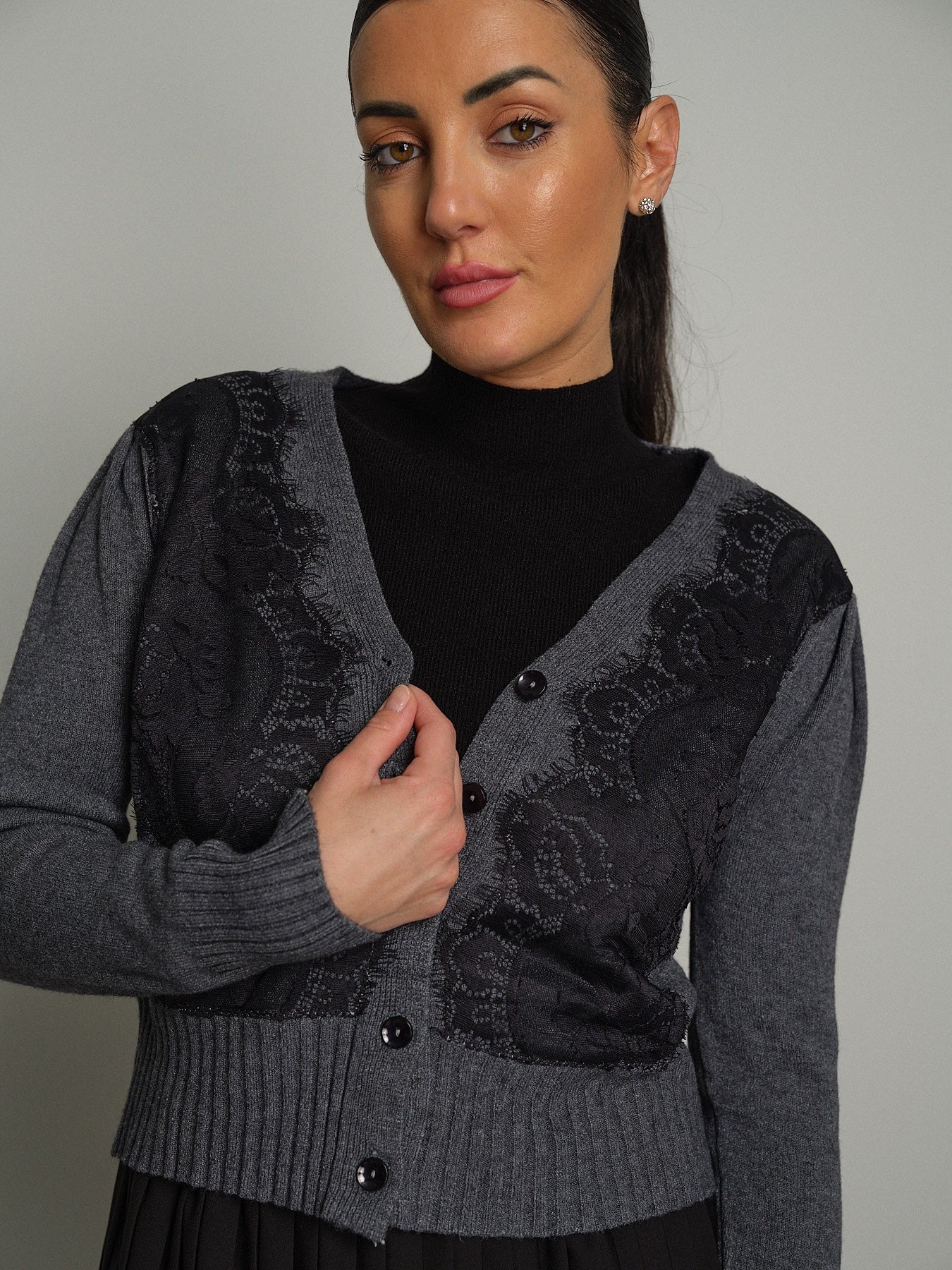 Cardigan ricamo pizzo Antracite Haveone JPH-R108;Cardigan ricamo pizzo Antracite Haveone JPH-R108 — foto 2;Cardigan ricamo pizzo Antracite Haveone JPH-R108 — foto 3;Cardigan ricamo pizzo Antracite Haveone JPH-R108 — foto 4